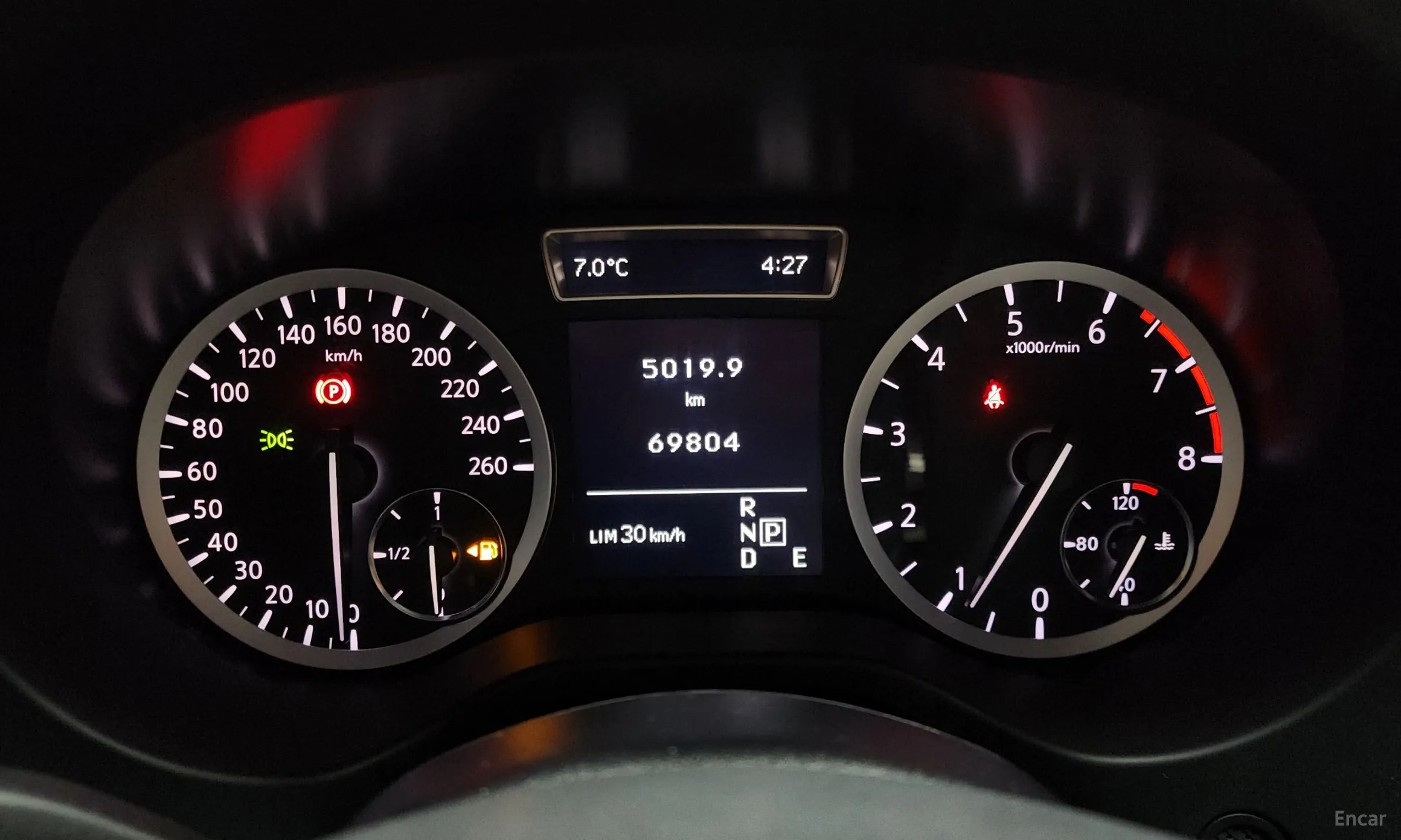 Infiniti Q30 превью 8