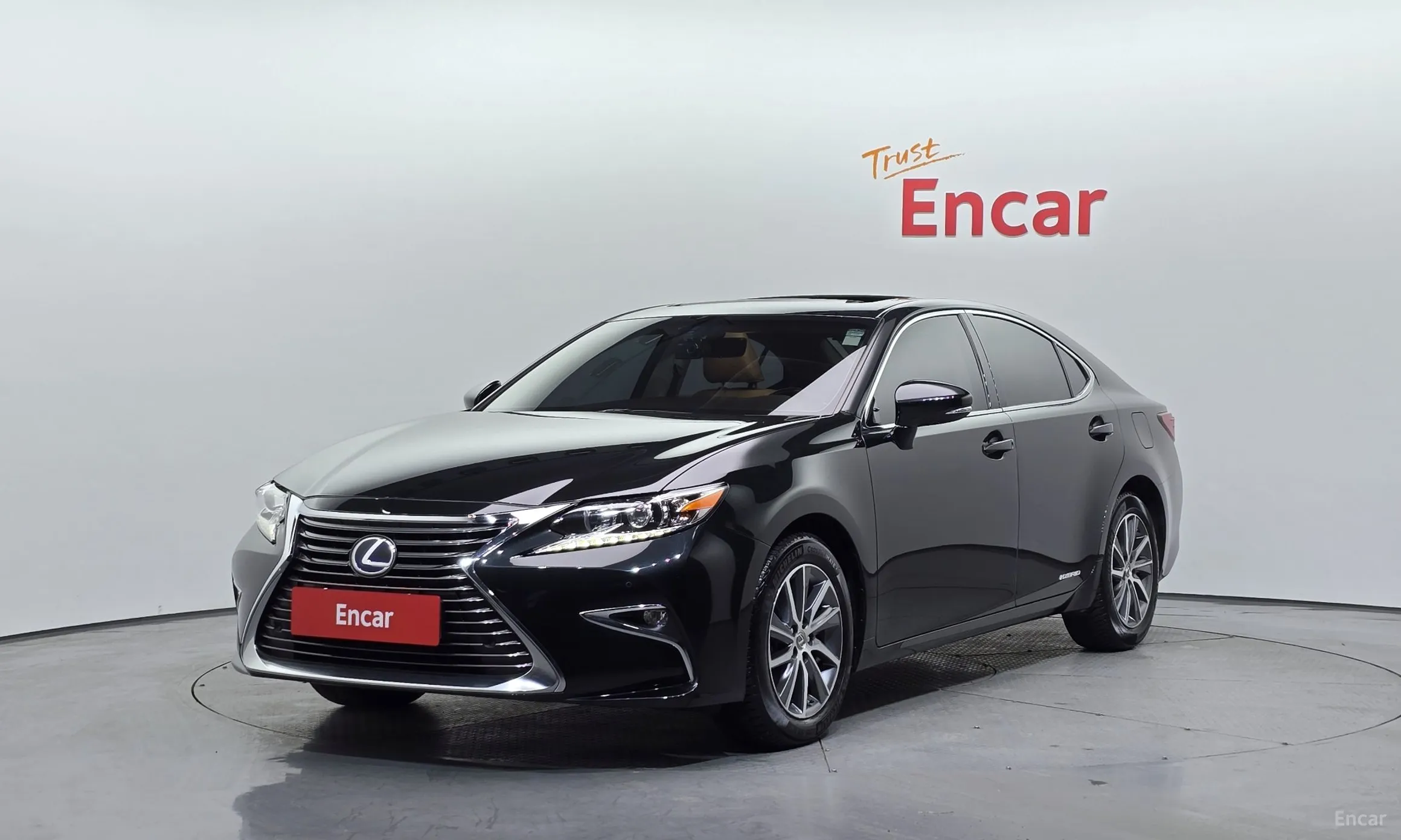 Lexus New ES300h