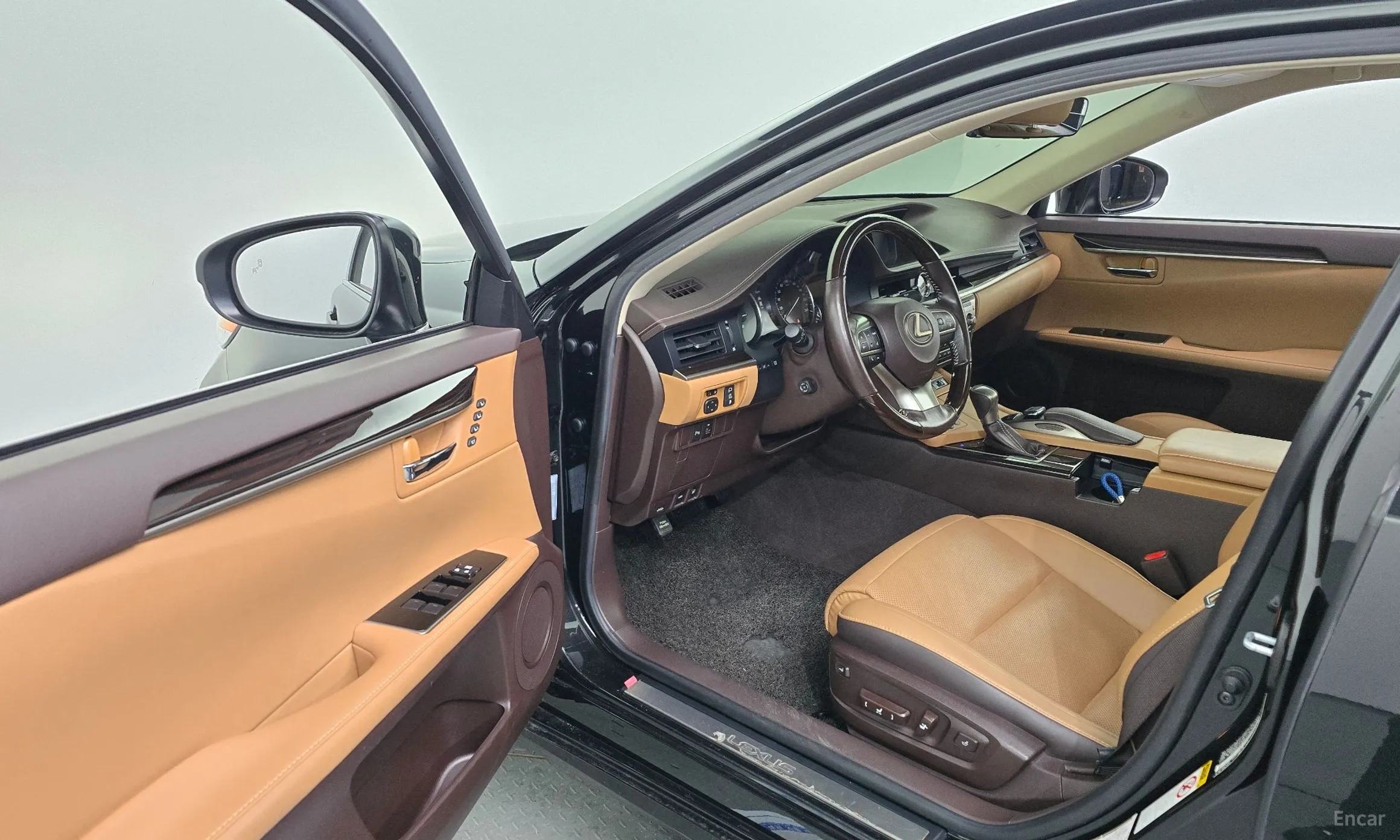 Lexus New ES300h превью 10