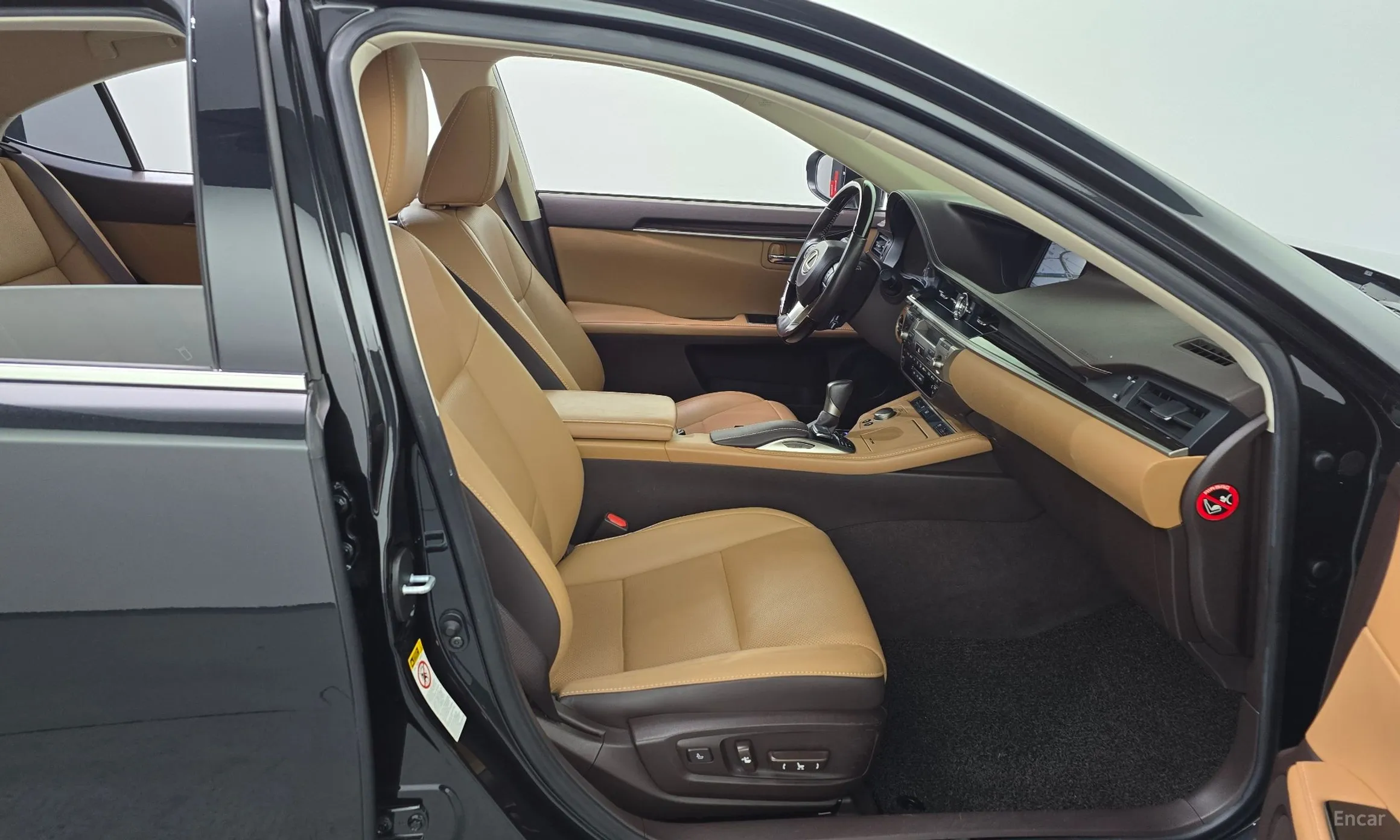 Lexus New ES300h превью 11