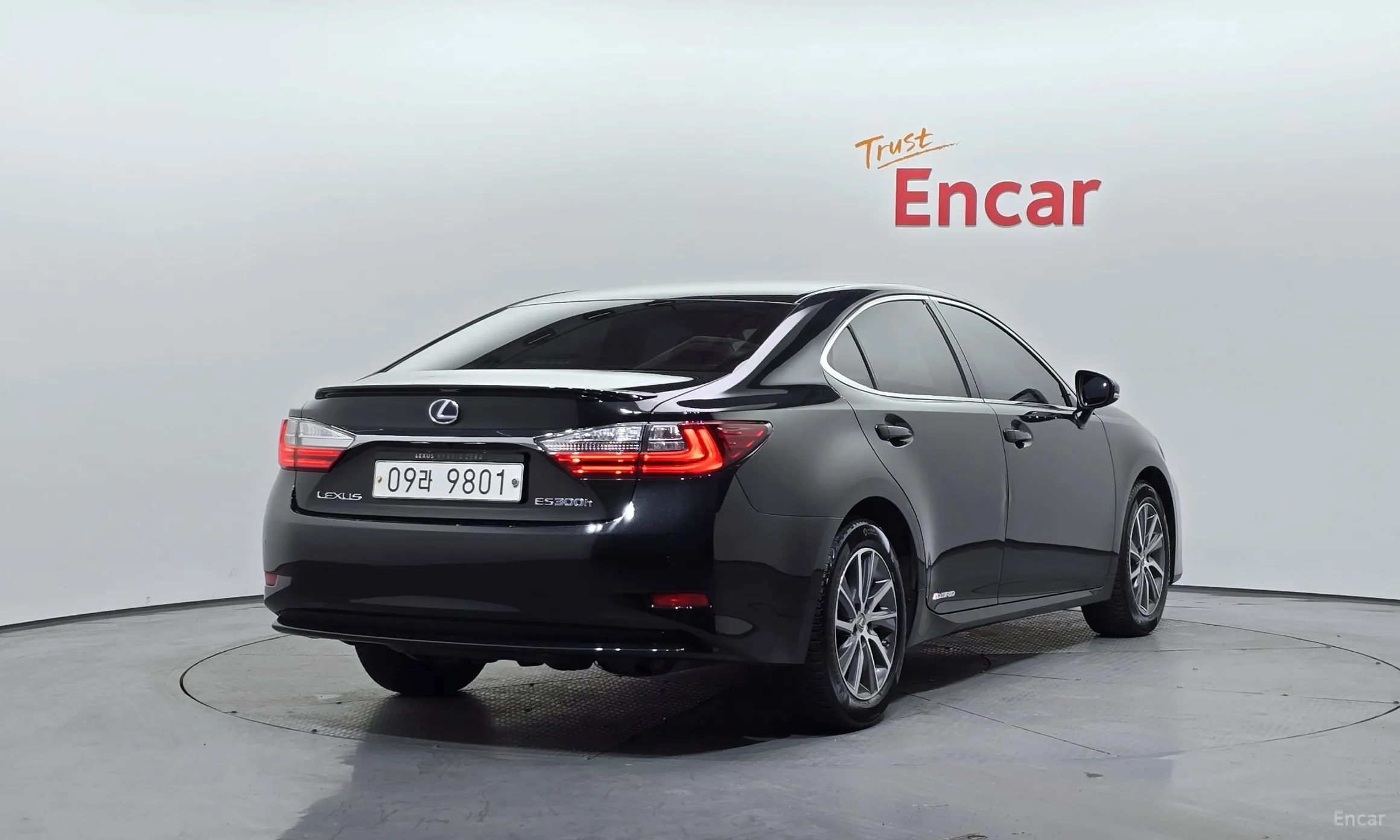 Lexus New ES300h