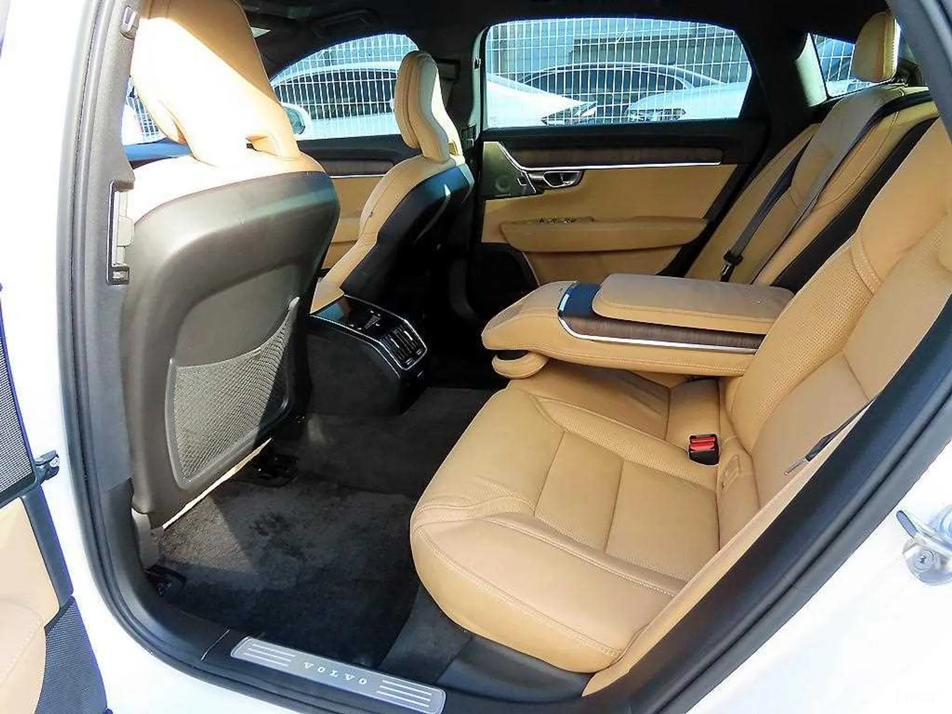 Volvo S90 превью 6
