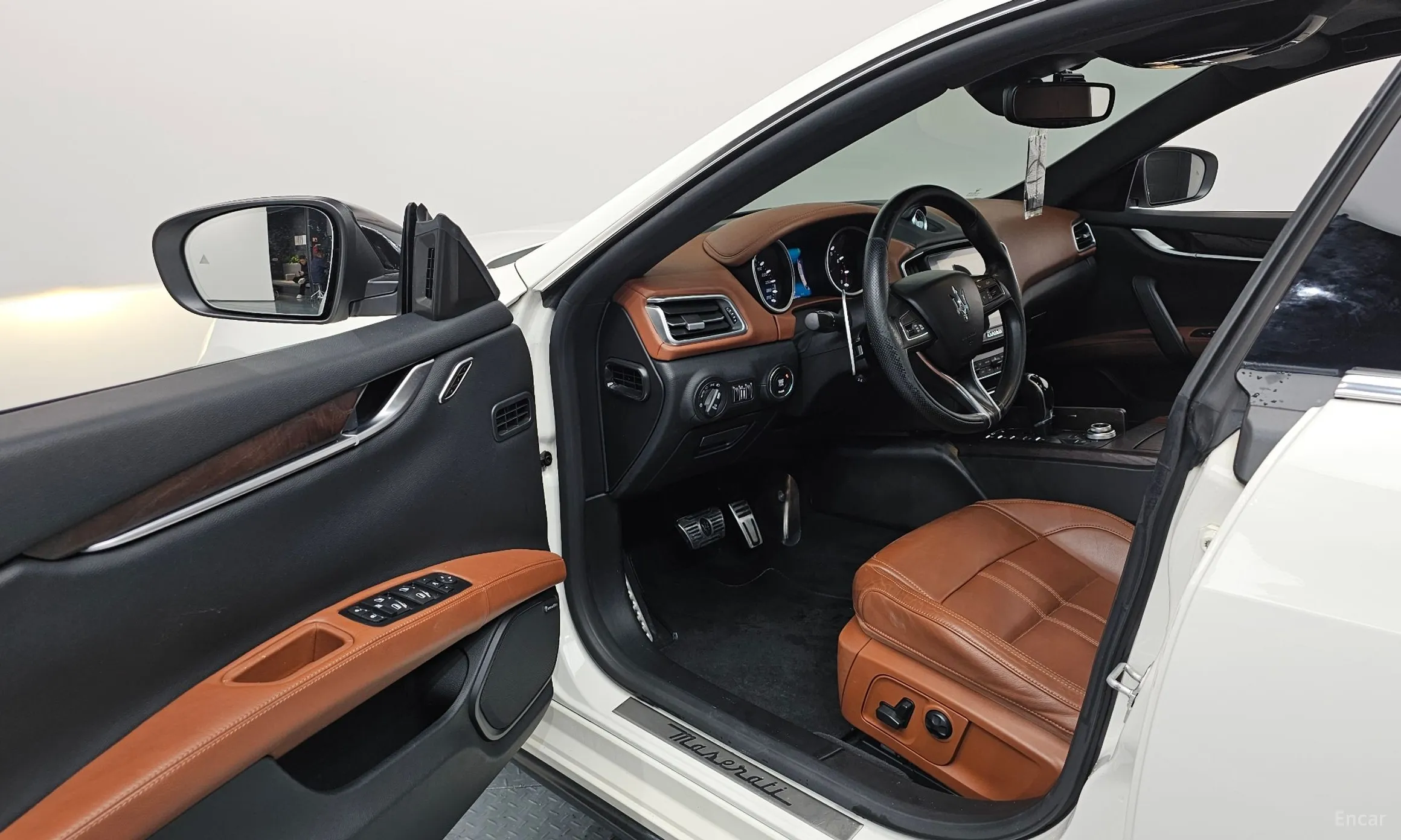Maserati Ghibli превью 10