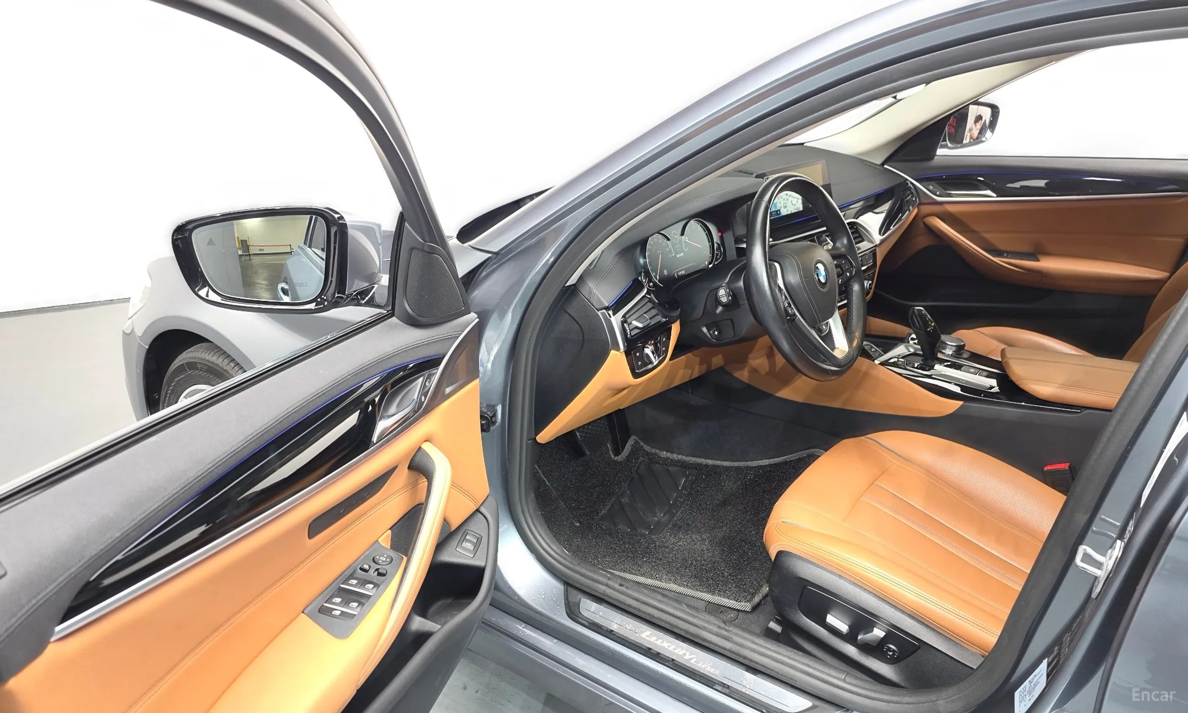 BMW 5 Series (G30) превью 11