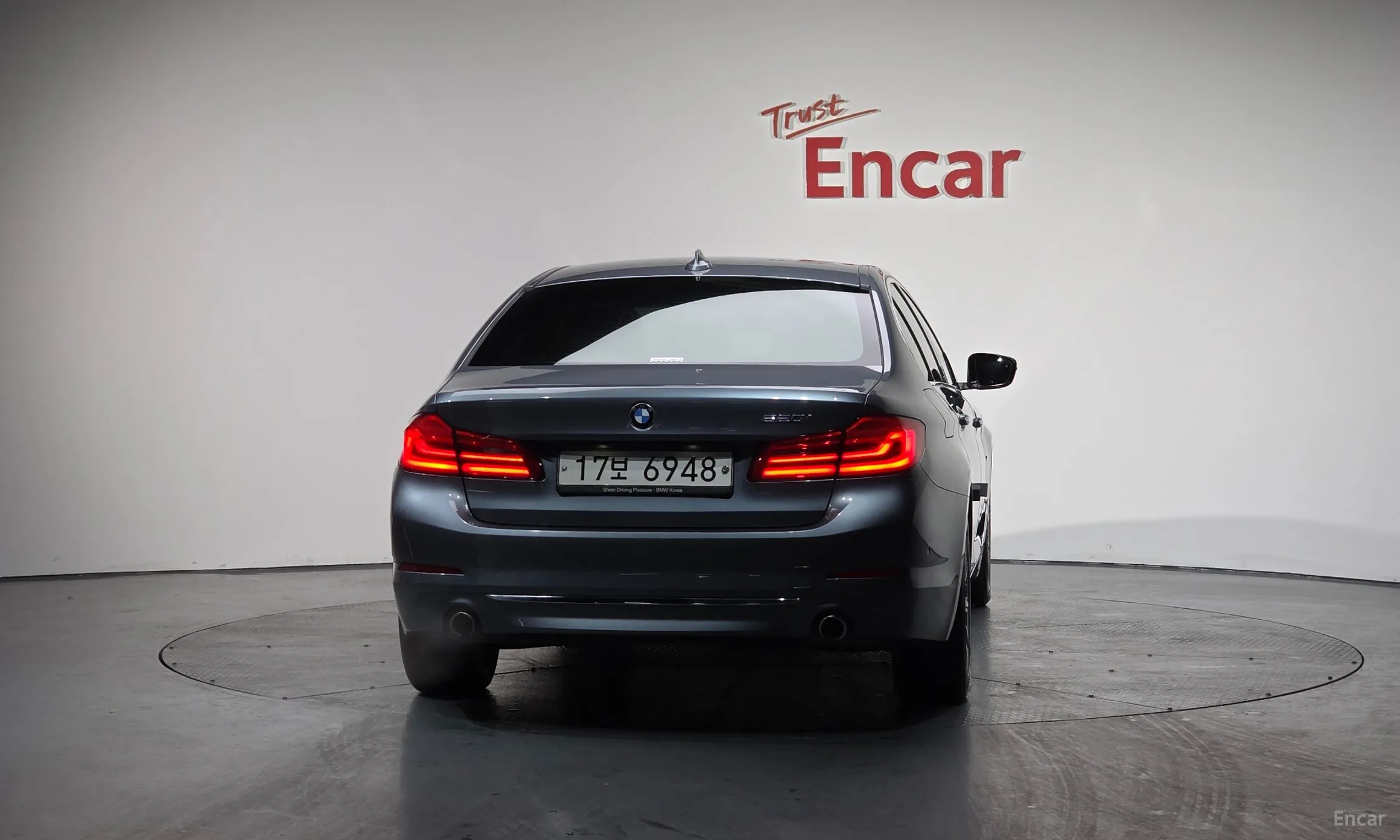 BMW 5 Series (G30) превью 4