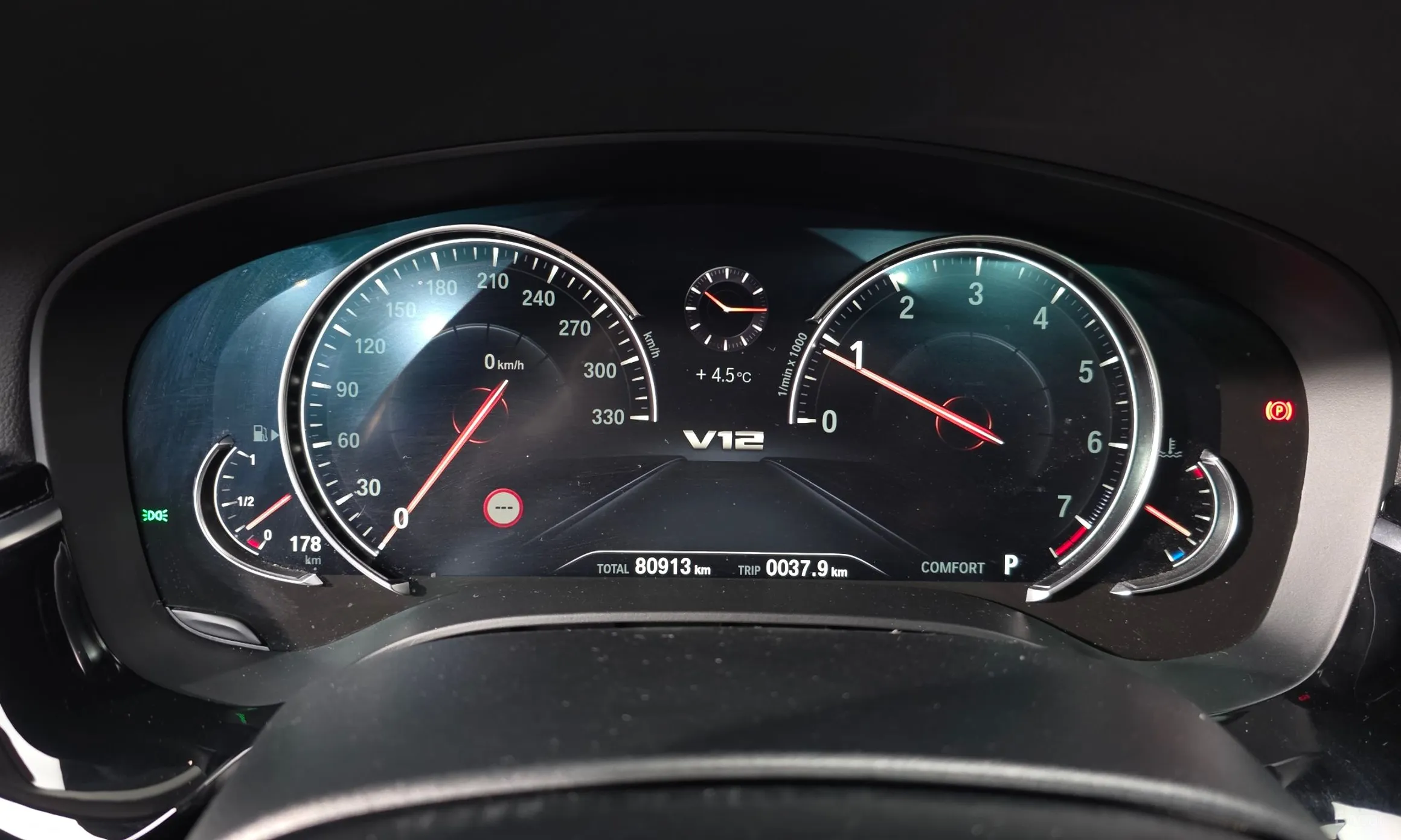 BMW 5 Series (G30) превью 8