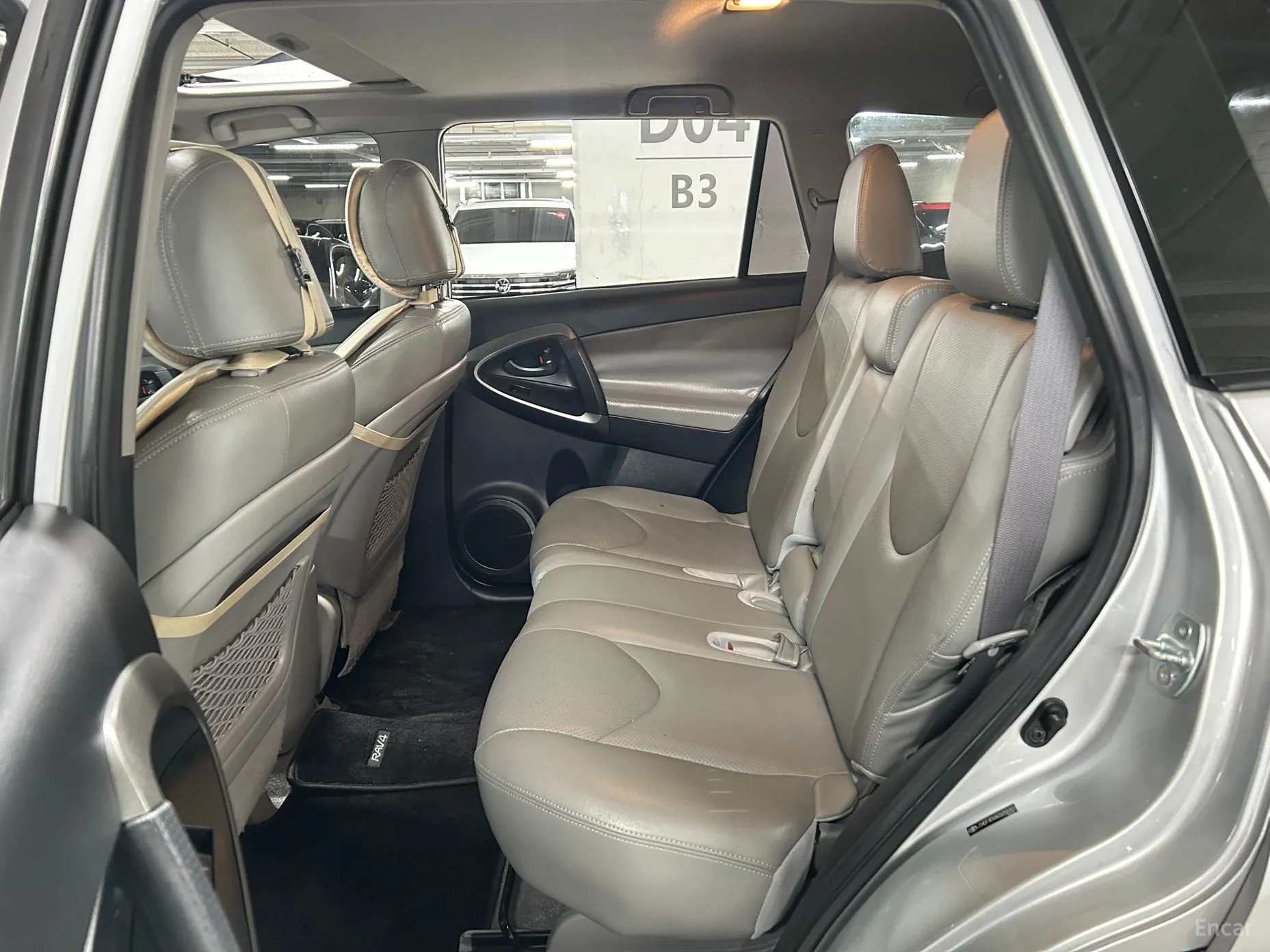 Toyota RAV4 превью 12