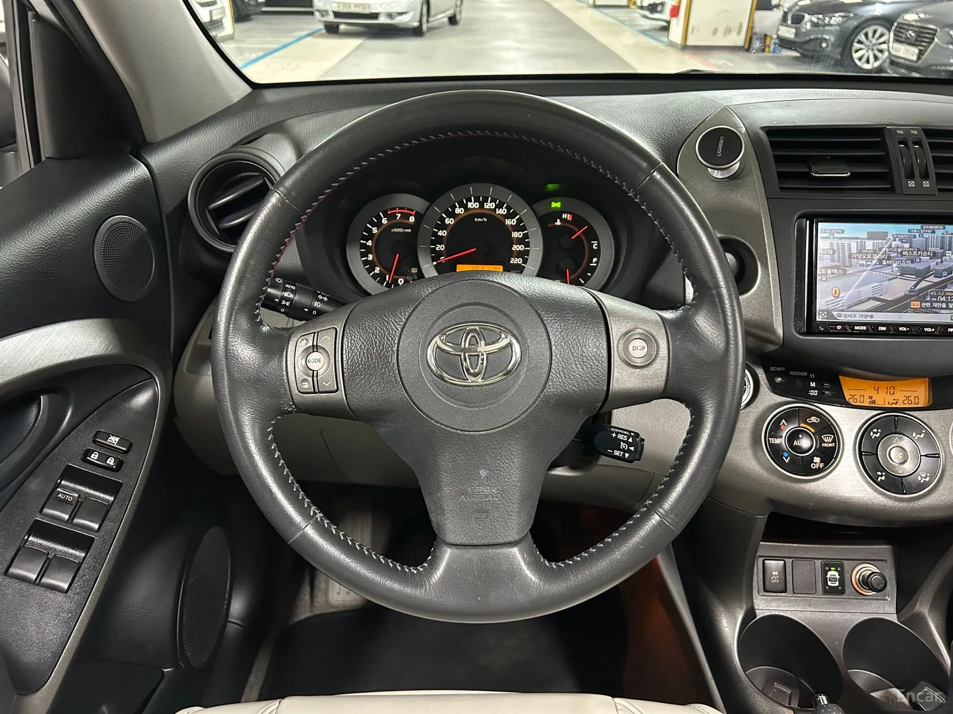 Toyota RAV4 превью 13
