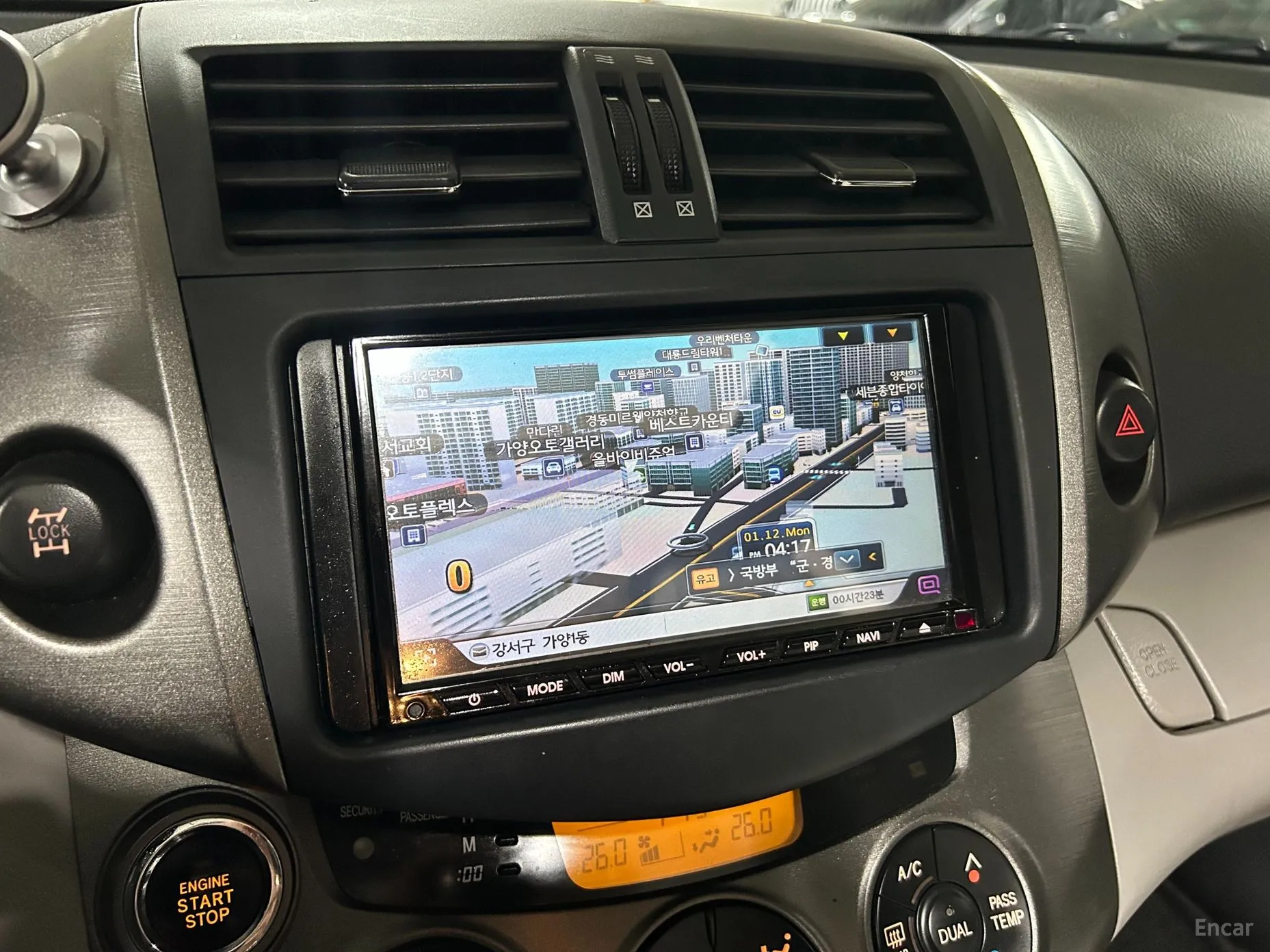 Toyota RAV4 превью 14