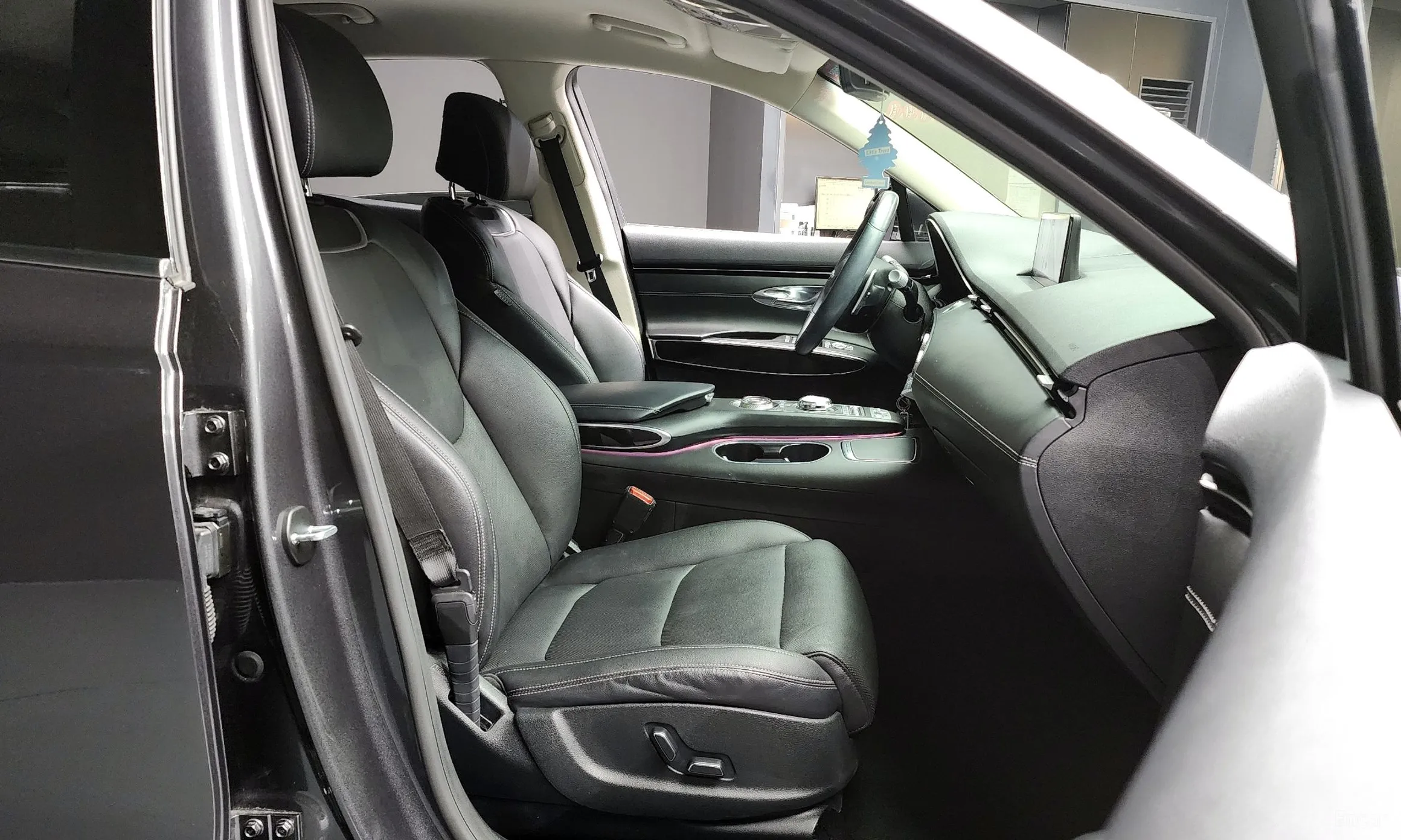 Genesis GV70 превью 11