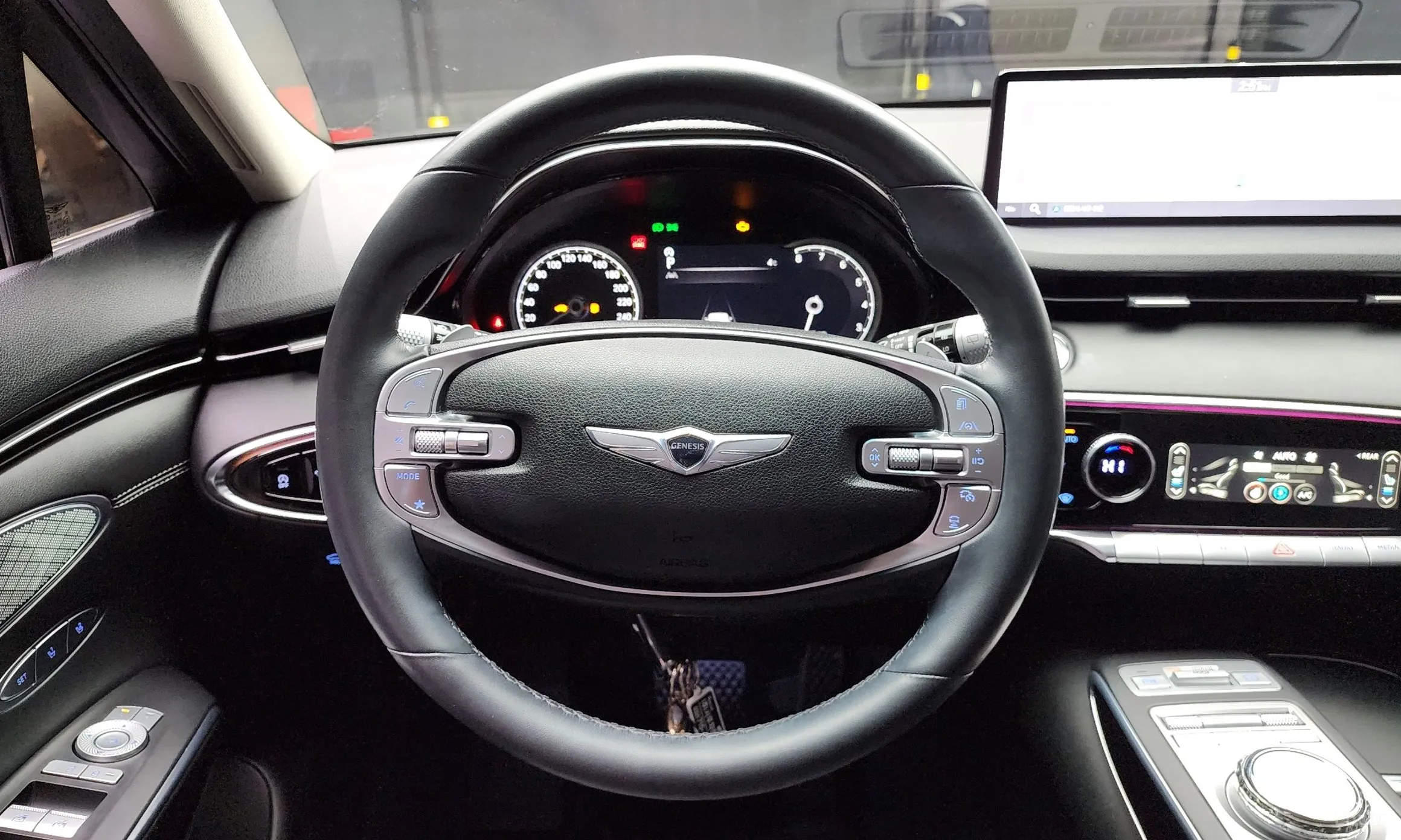Genesis GV70 превью 13