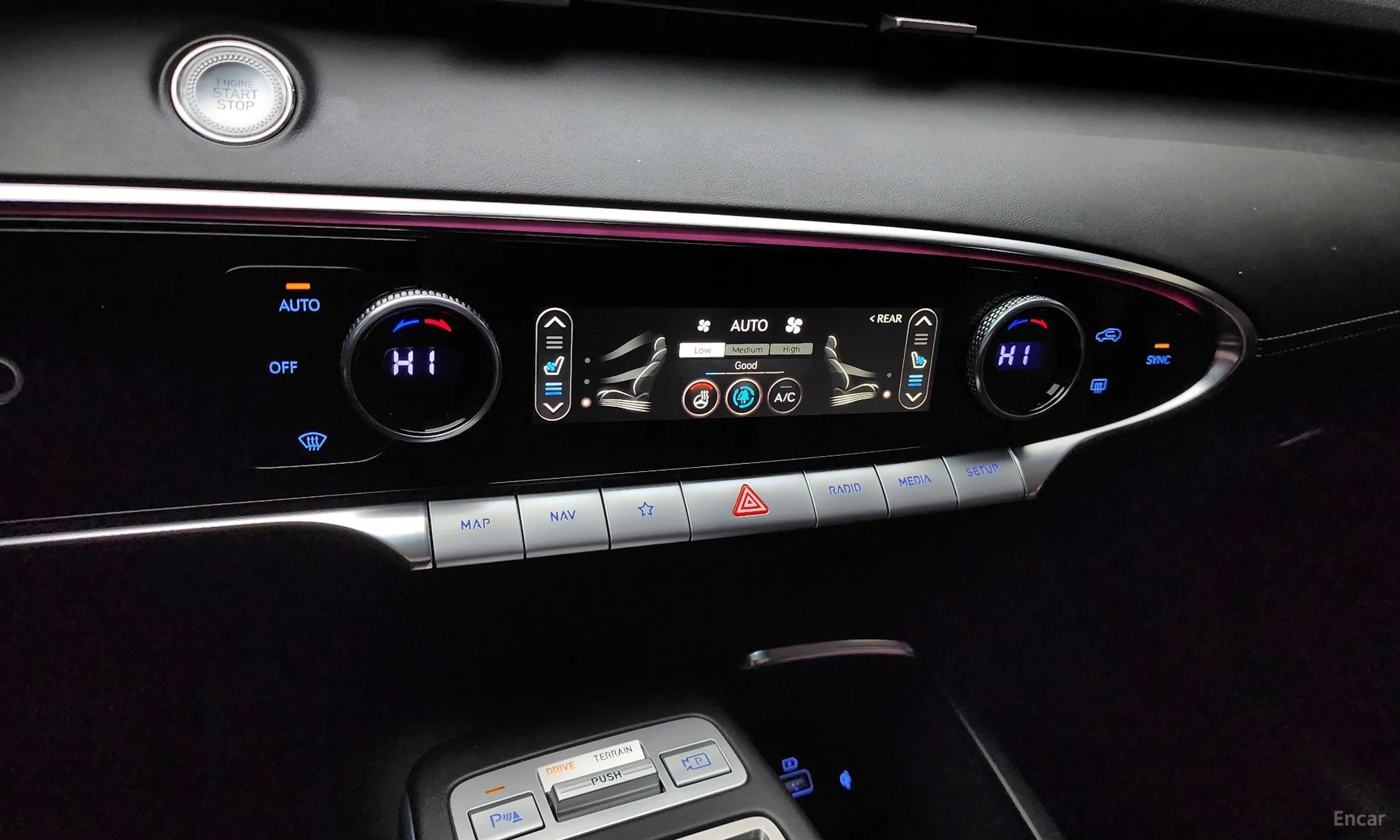Genesis GV70 превью 17