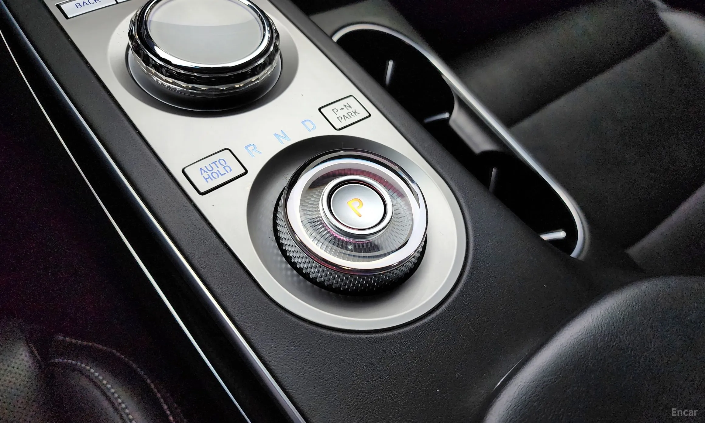 Genesis GV70 превью 9
