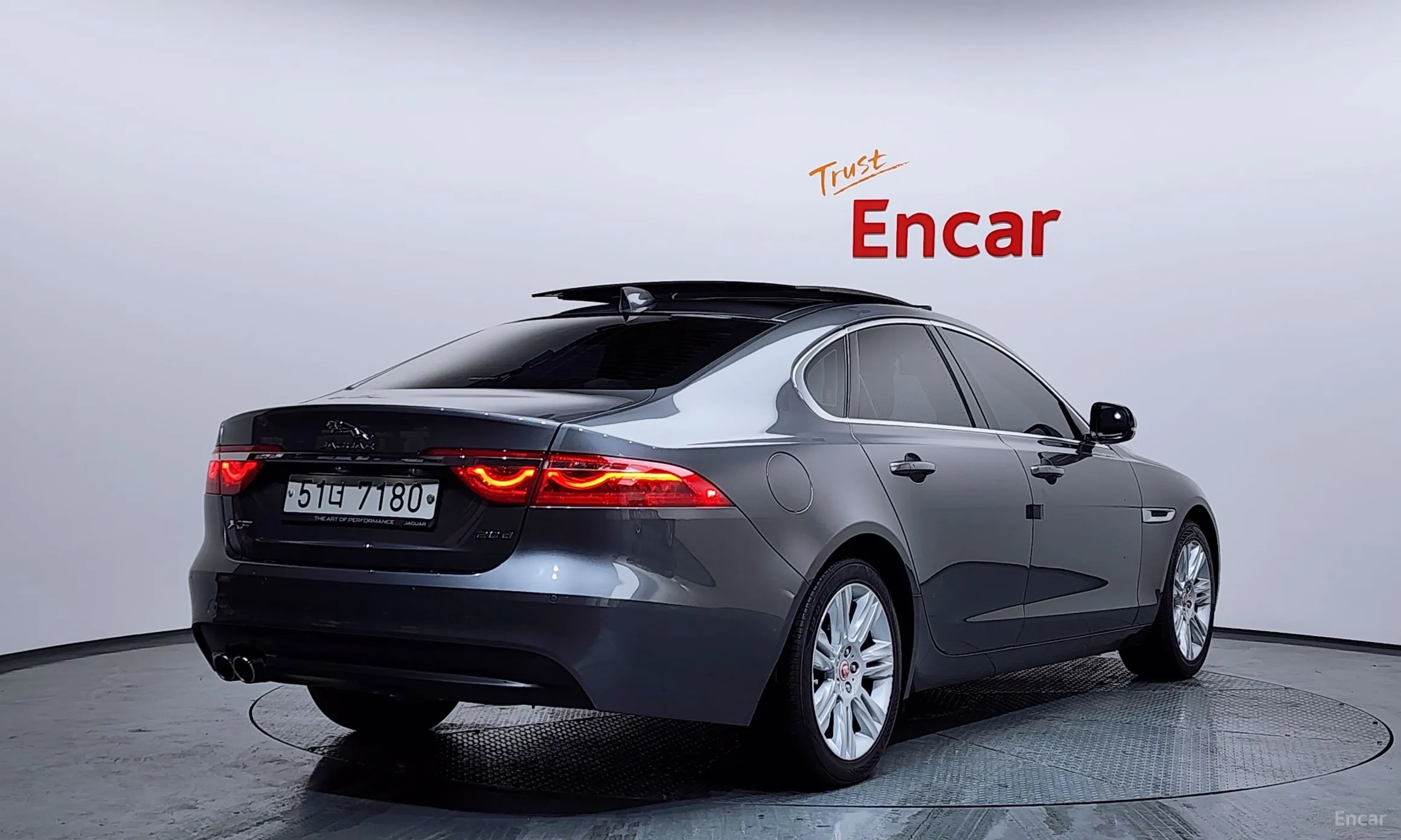 Jaguar XF (x260)