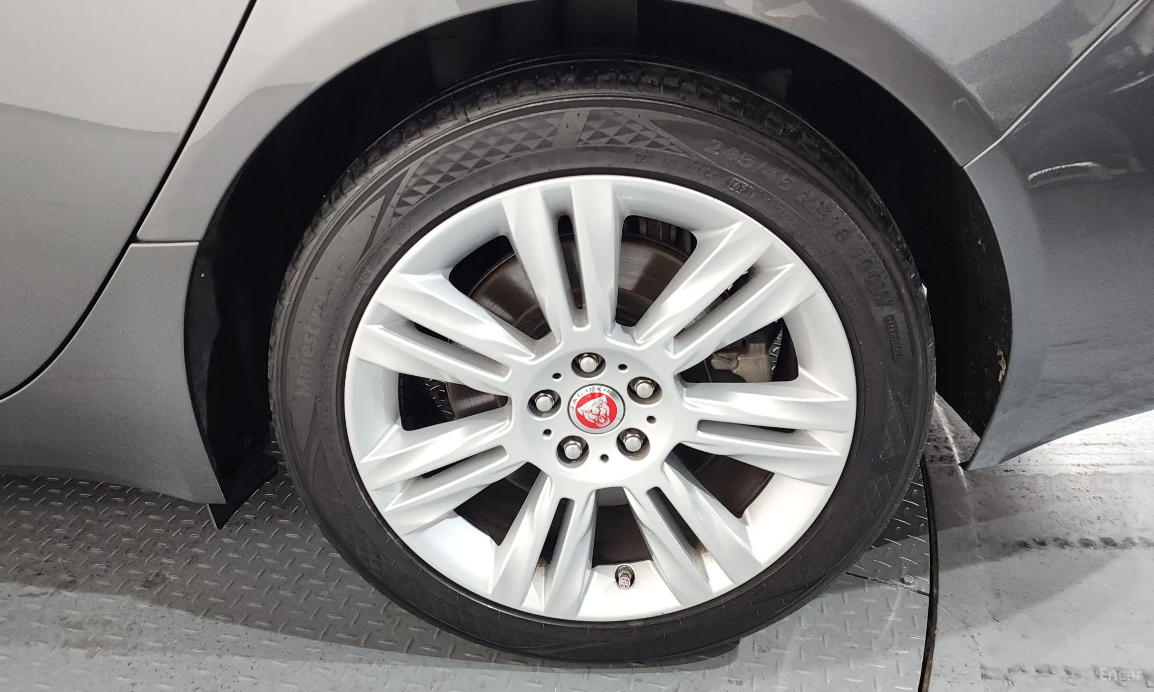Jaguar XF (x260) превью 5