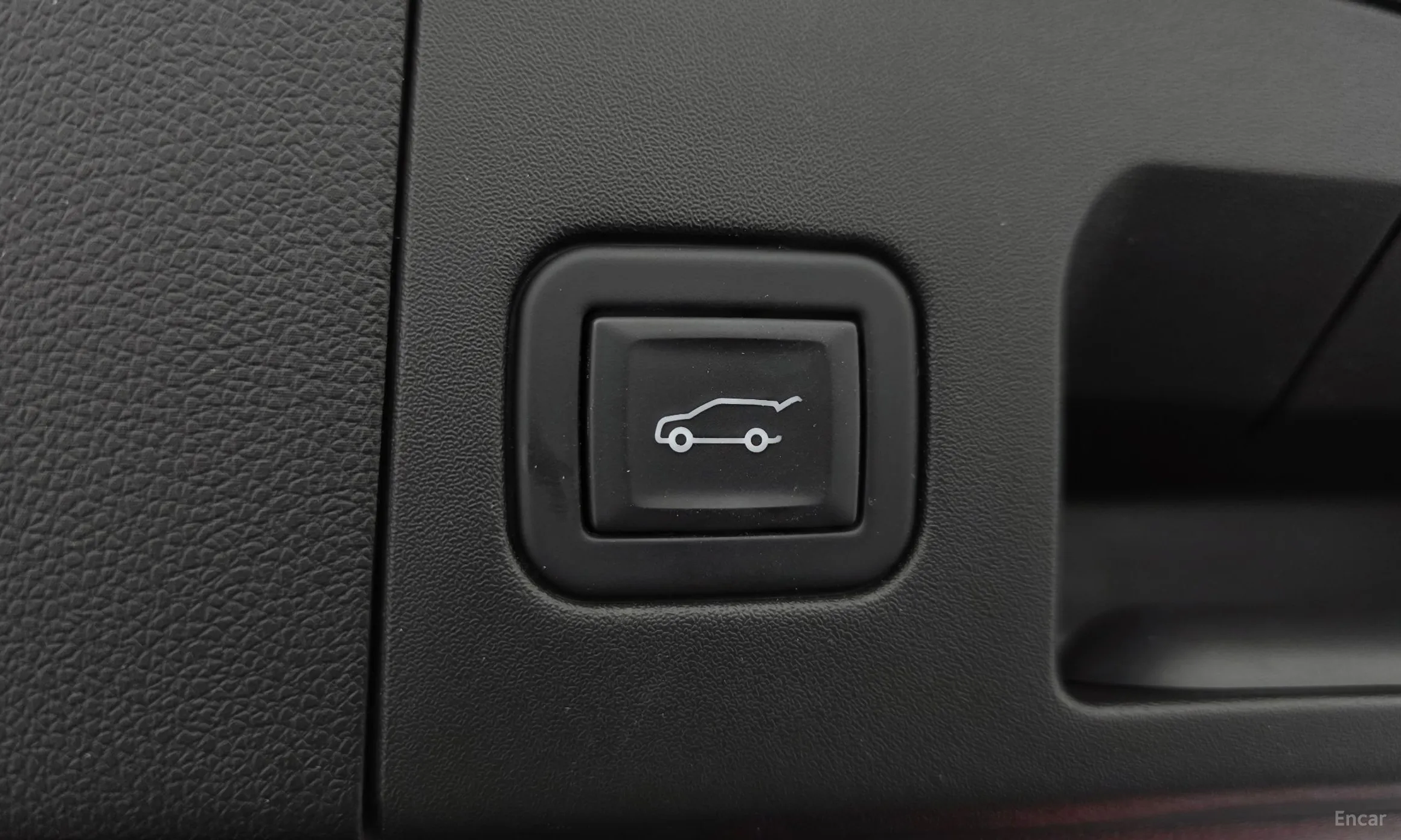 Cadillac XT4 превью 18