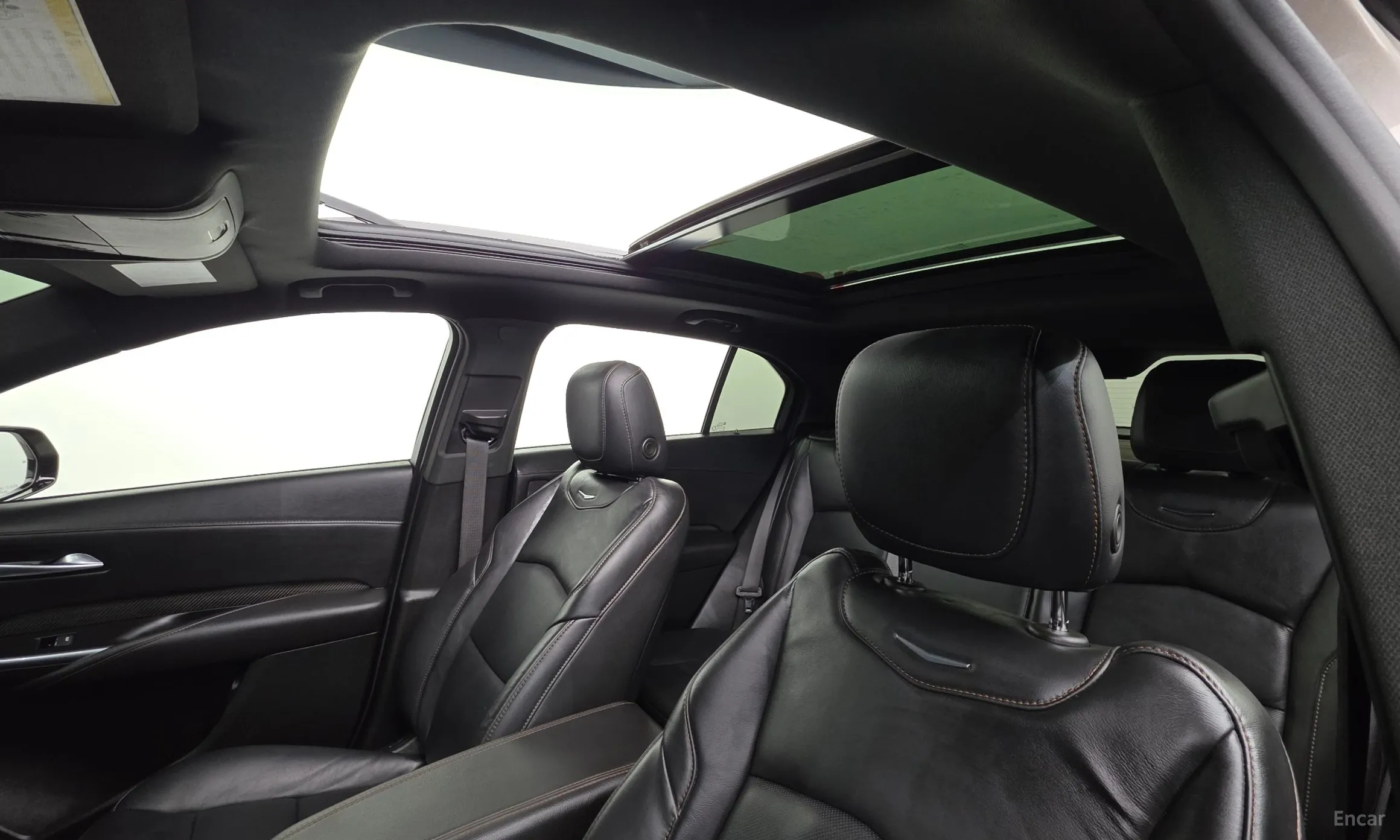 Cadillac XT4 превью 19