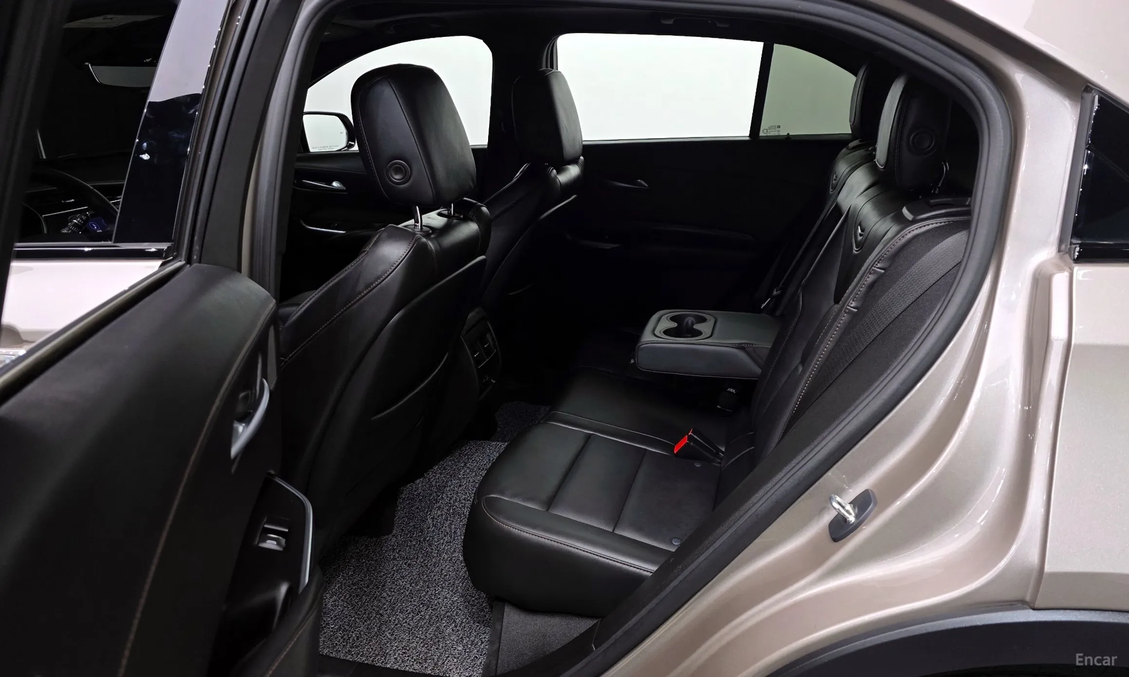 Cadillac XT4 превью 20