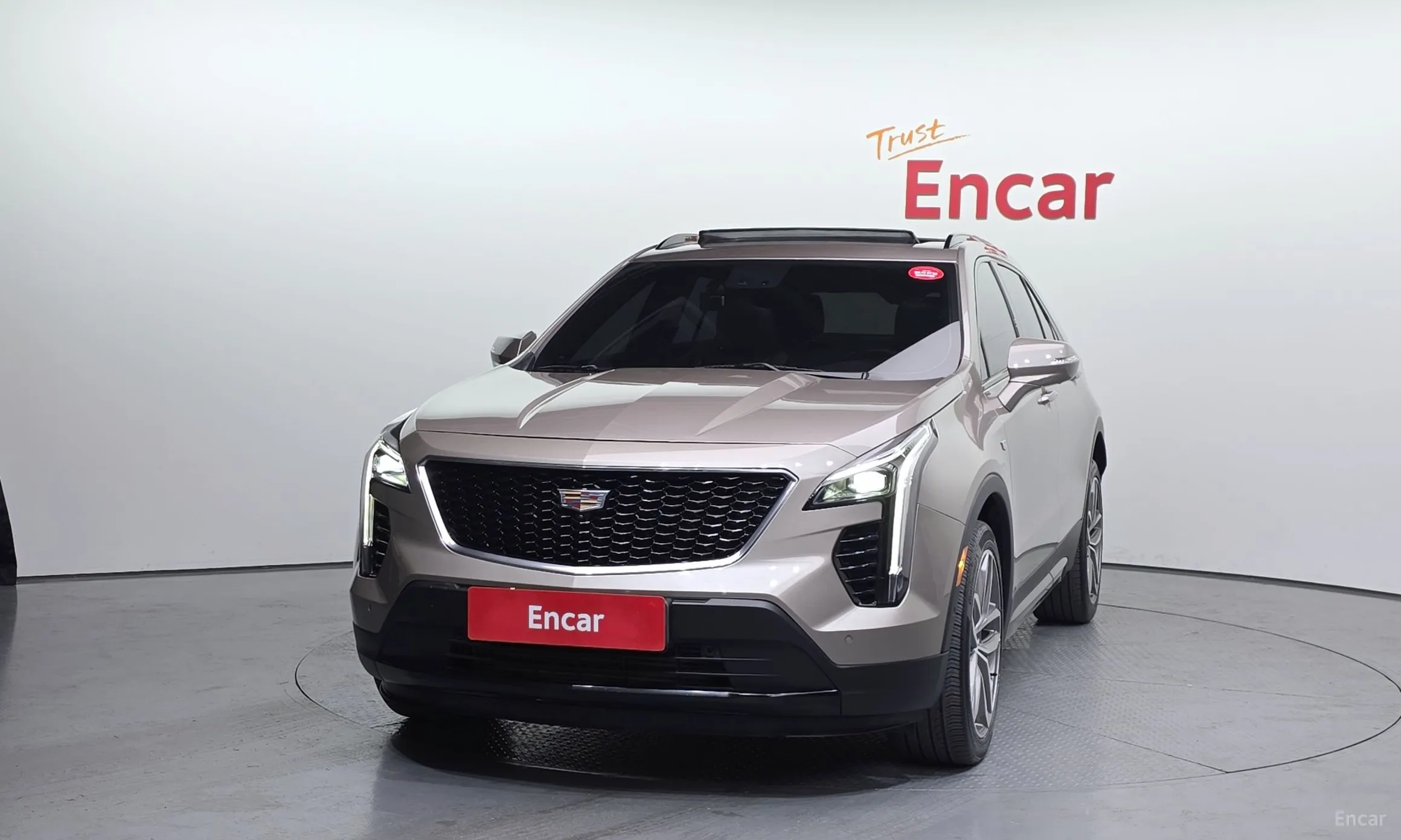 Cadillac XT4 превью 3