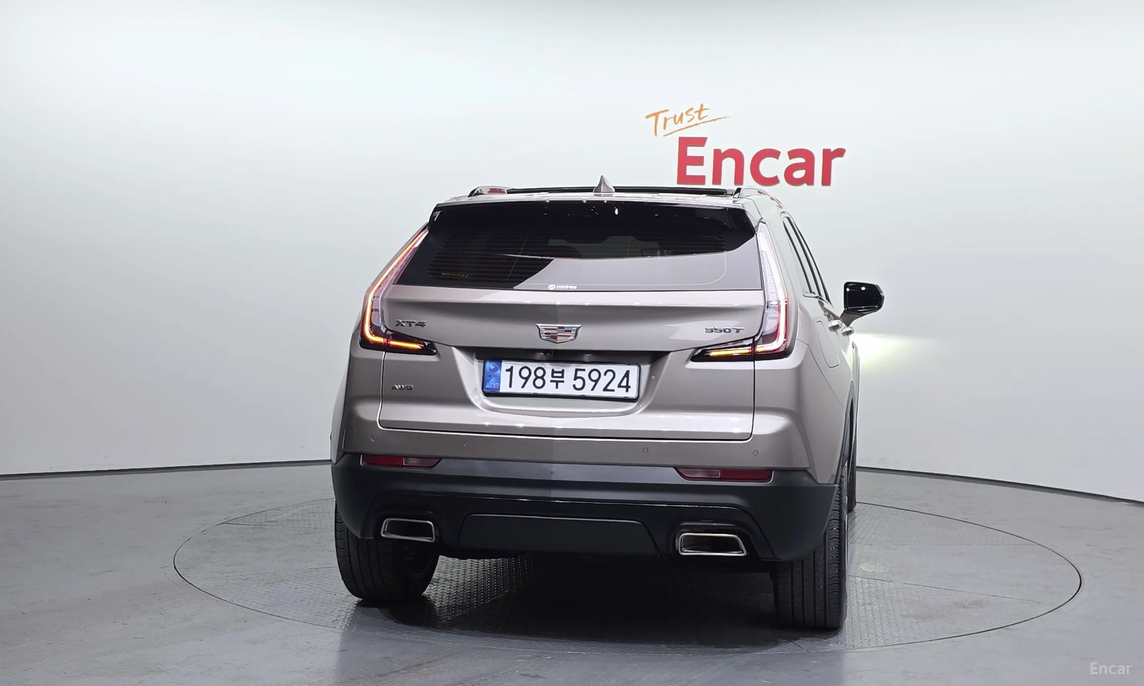 Cadillac XT4 превью 4