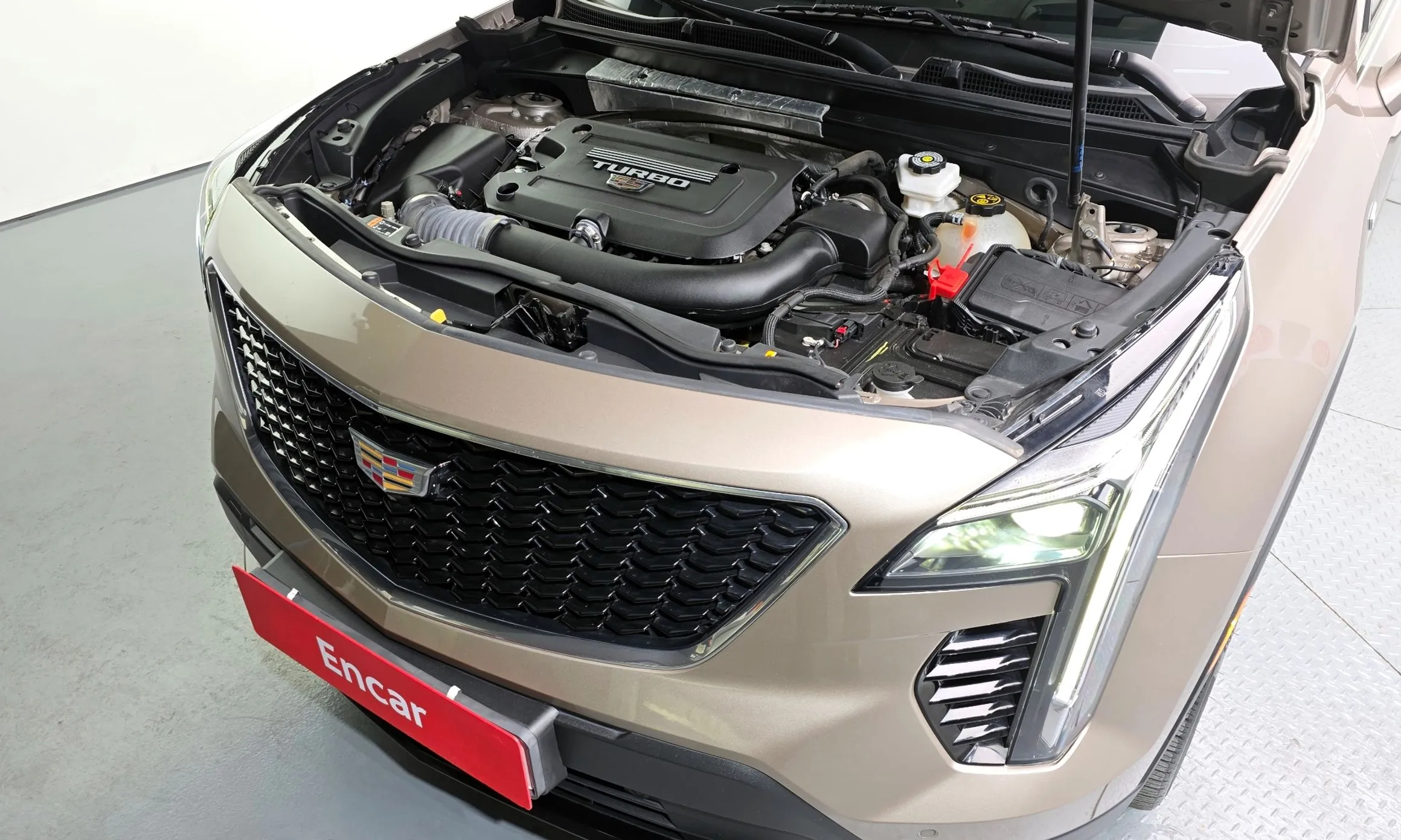 Cadillac XT4 превью 6