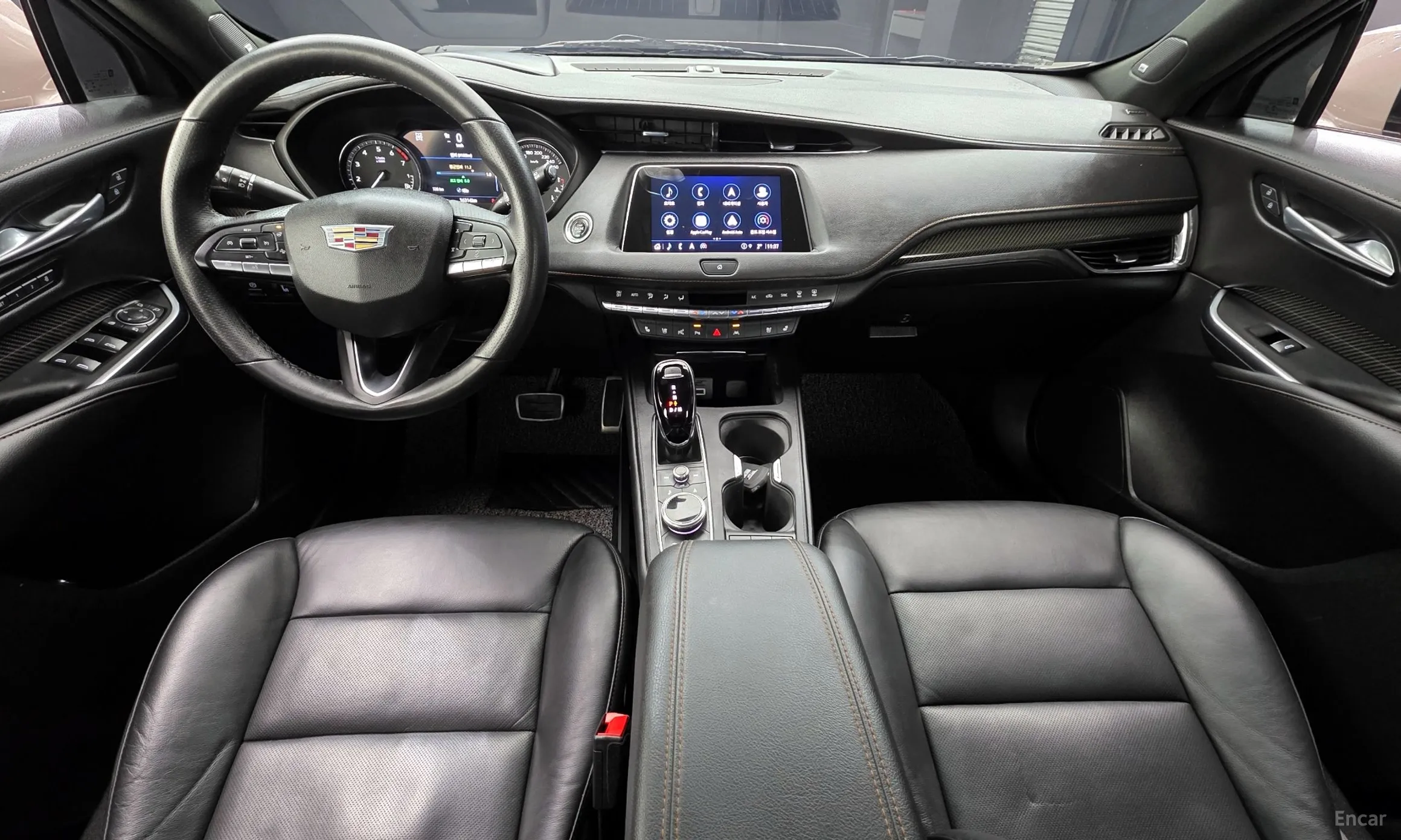 Cadillac XT4 превью 7