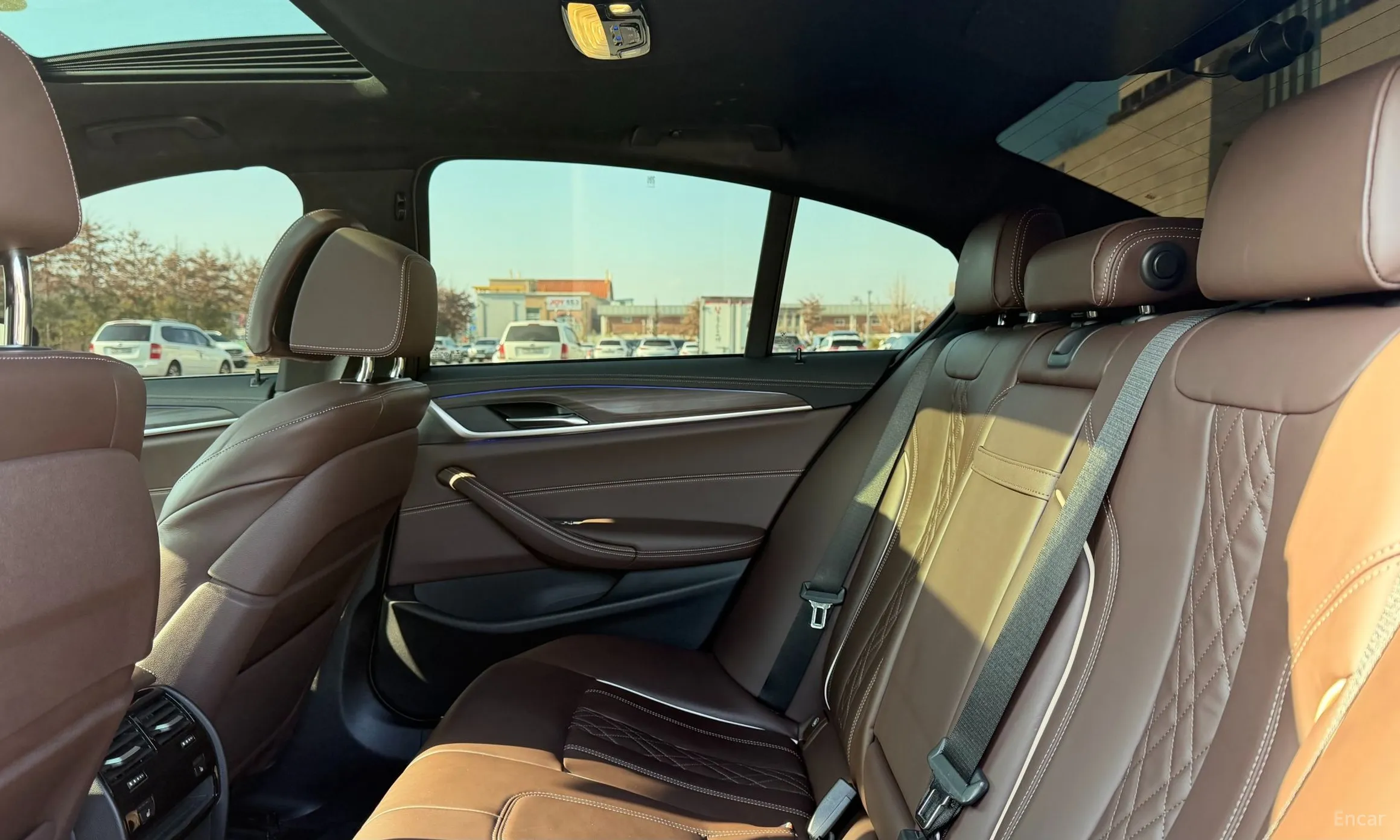 BMW 5 Series (G30) превью 10
