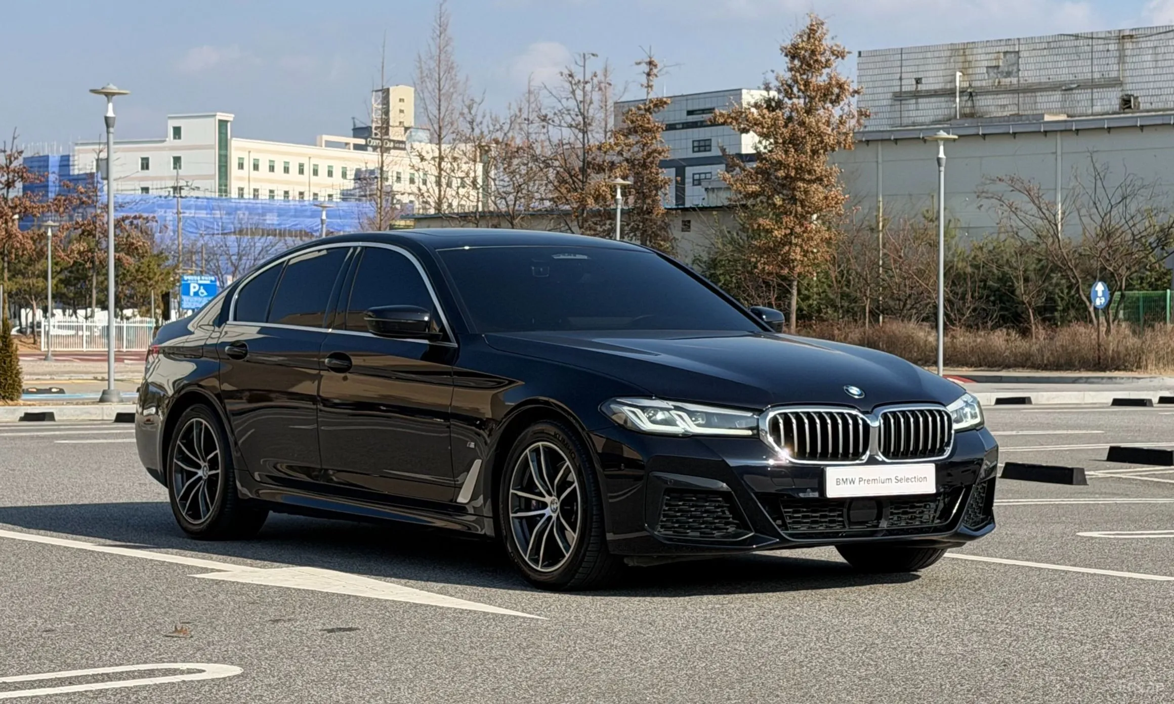 BMW 5 Series (G30) превью 11