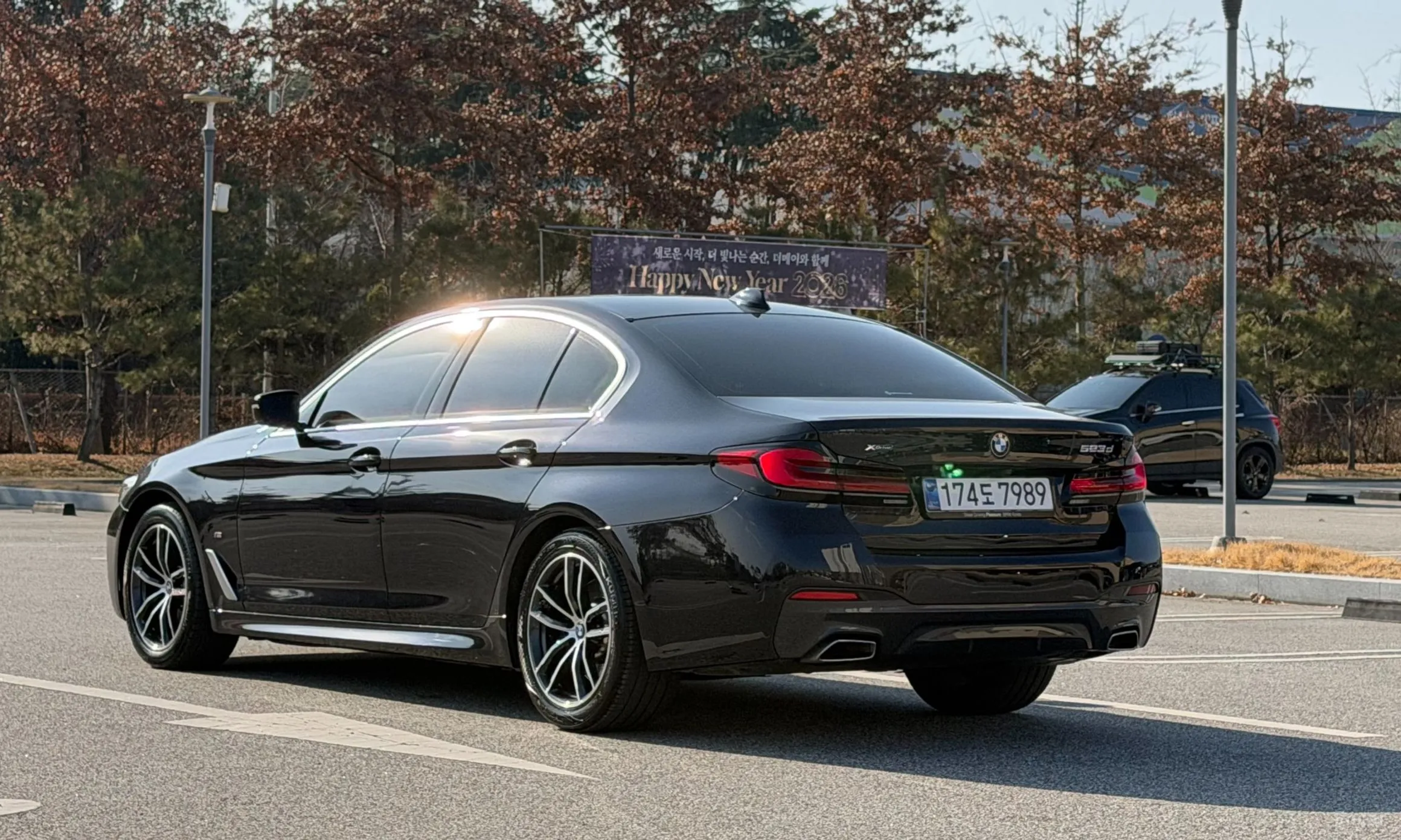 BMW 5 Series (G30) превью 13