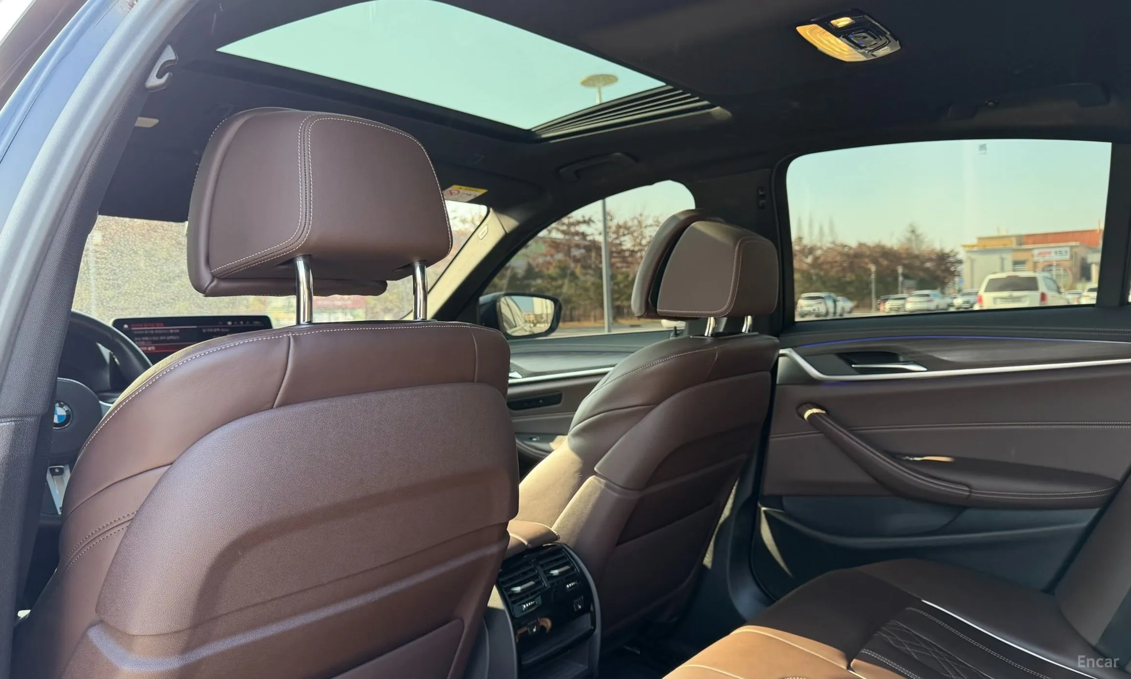 BMW 5 Series (G30) превью 15