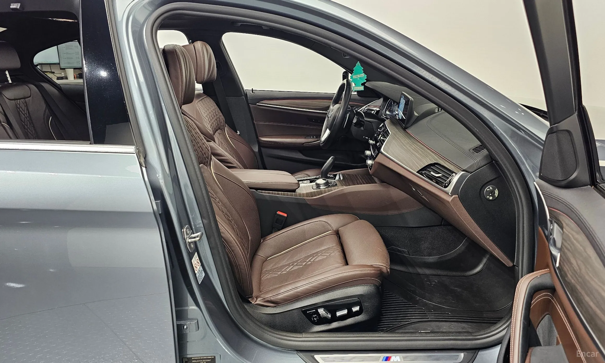 BMW 5 Series (G30) превью 10