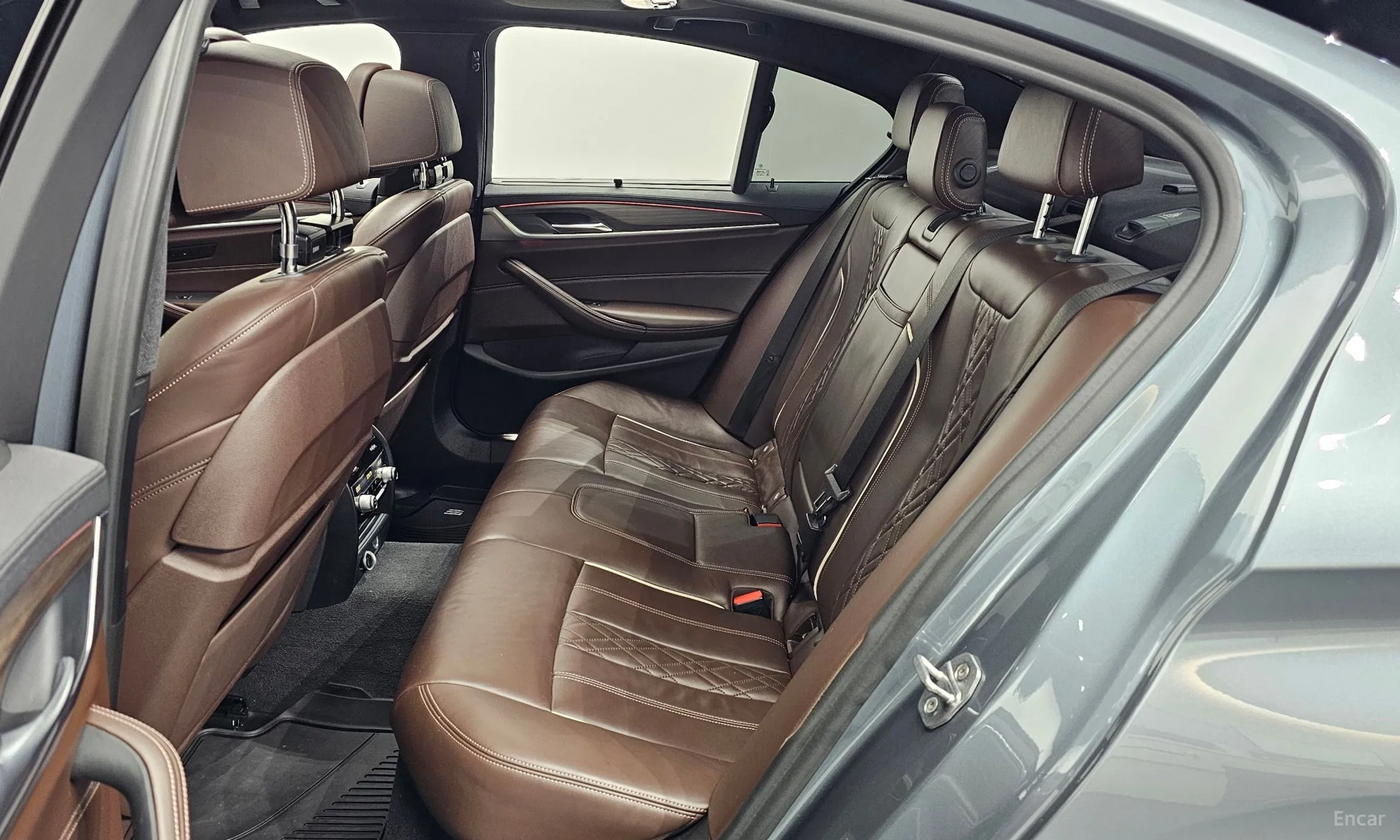 BMW 5 Series (G30) превью 12