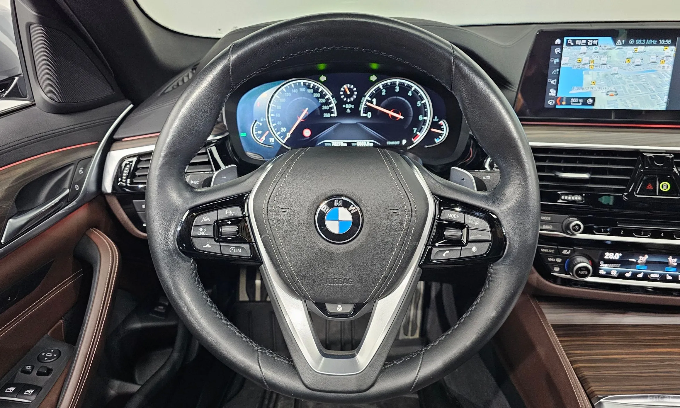 BMW 5 Series (G30) превью 13