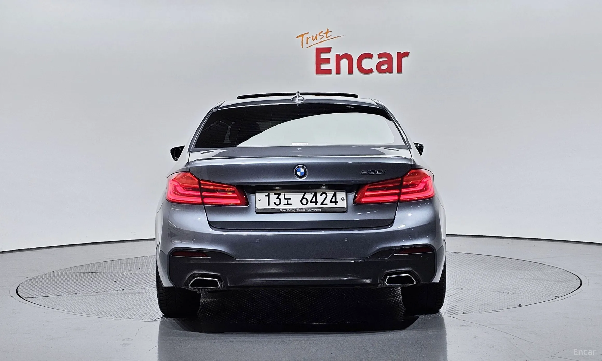 BMW 5 Series (G30) превью 4