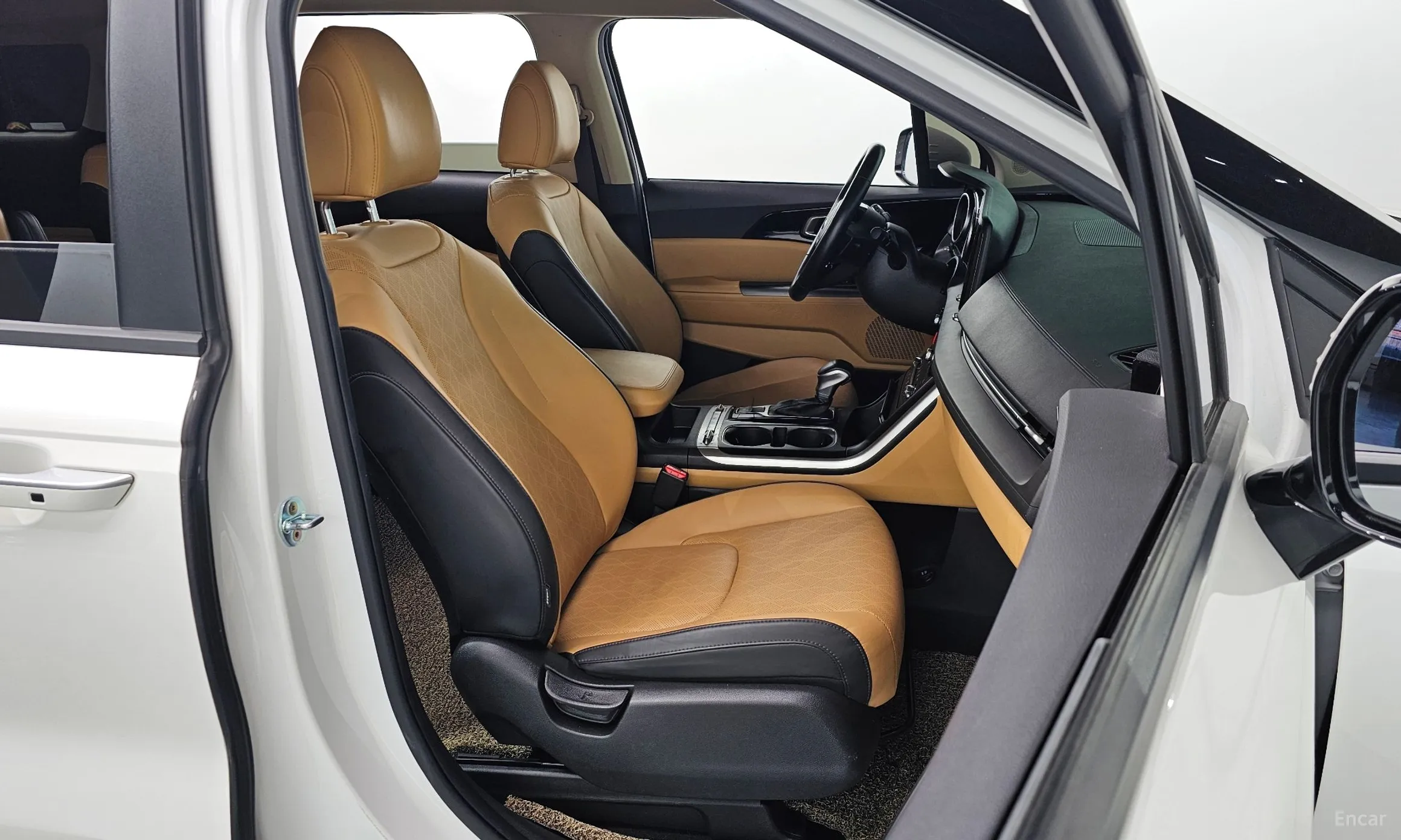 Kia Carnival Gen 4 превью 10