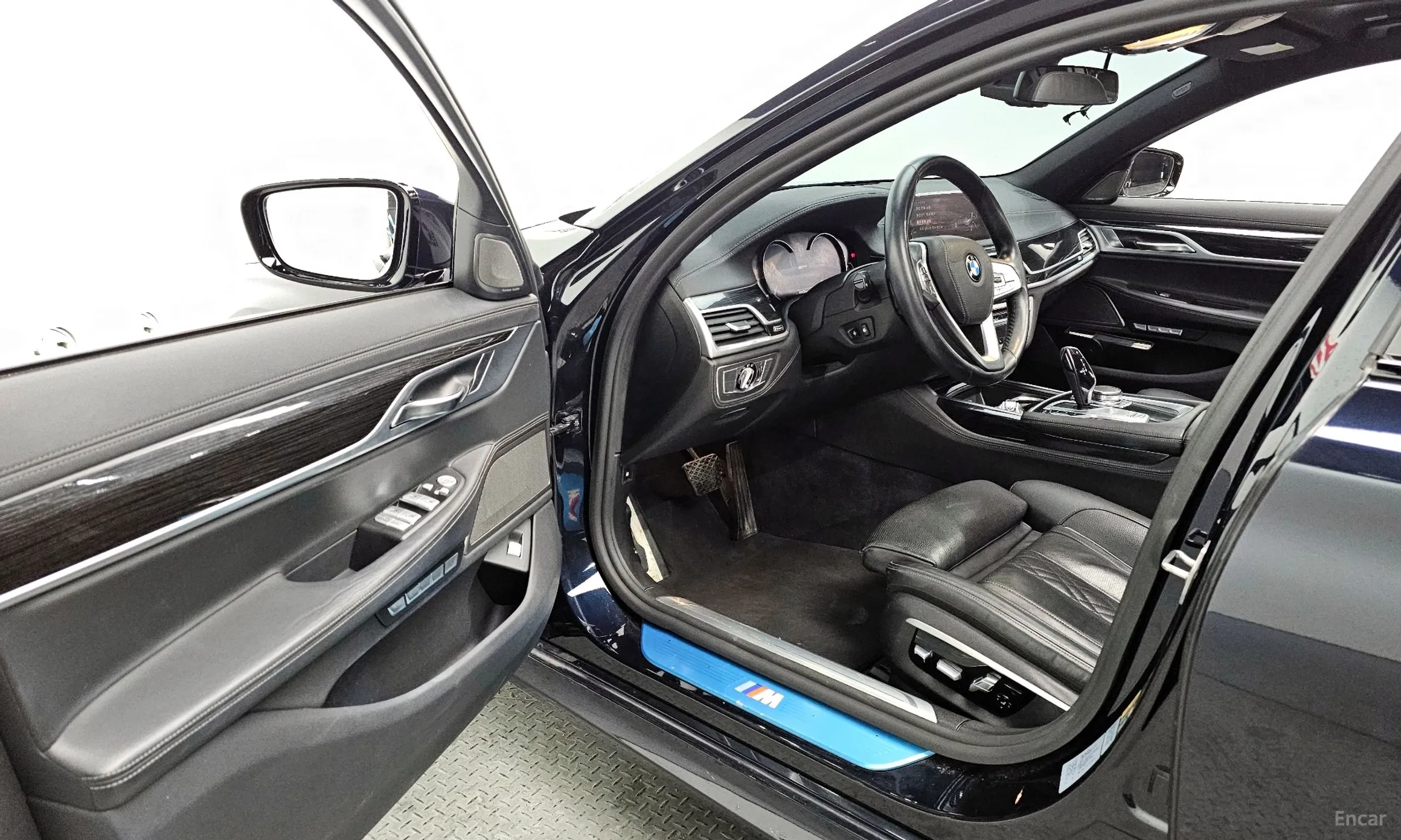 BMW 7 Series (G11) превью 10