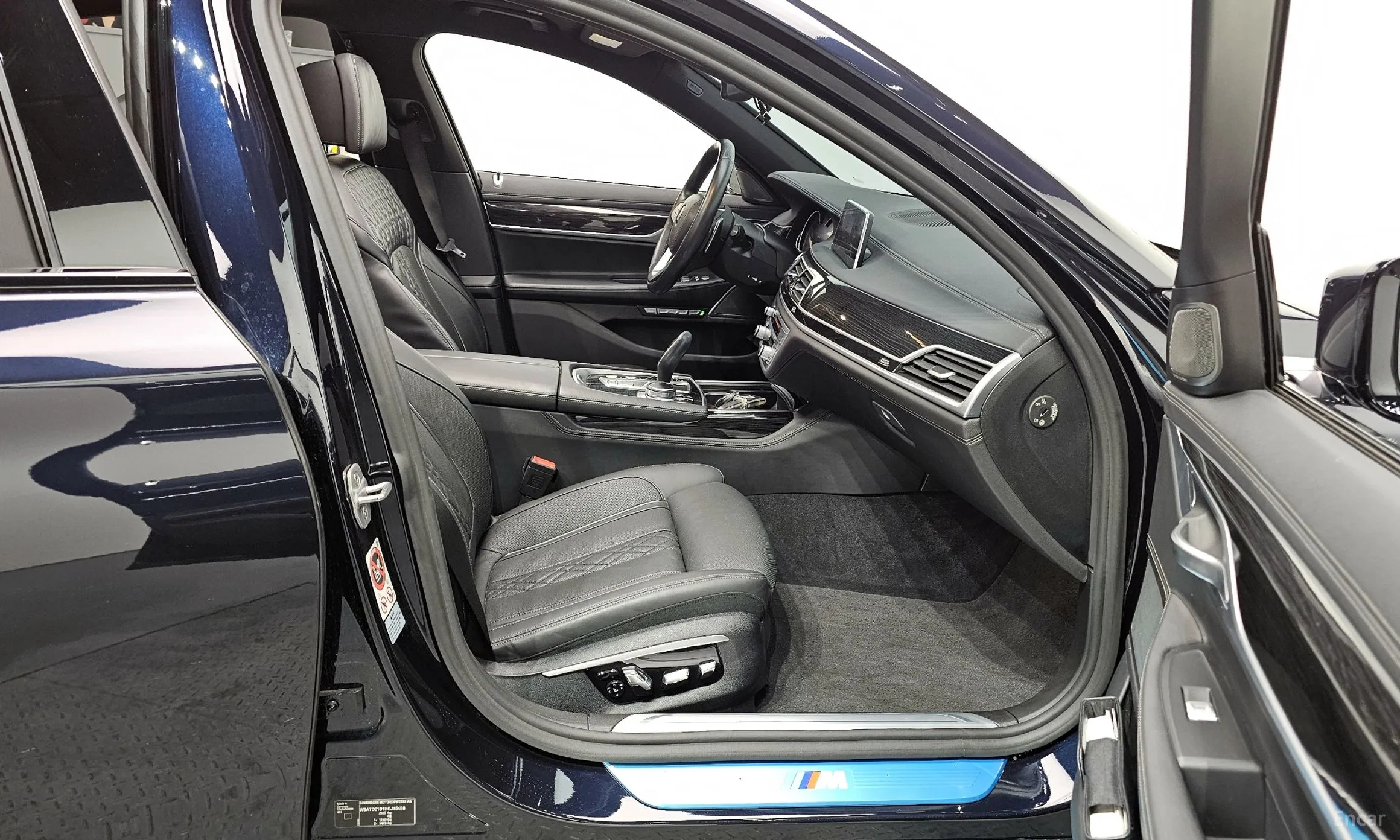 BMW 7 Series (G11) превью 11