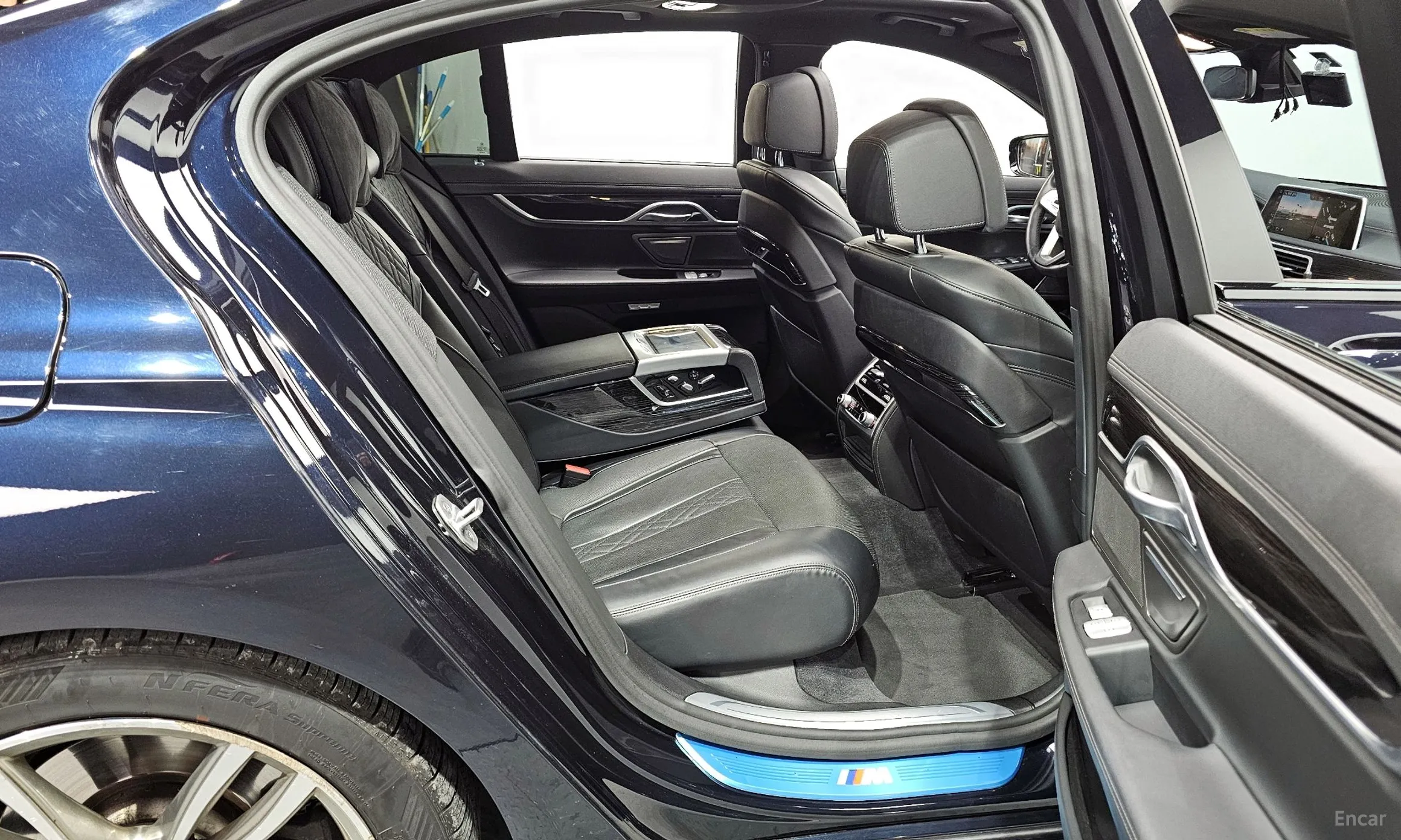 BMW 7 Series (G11) превью 12