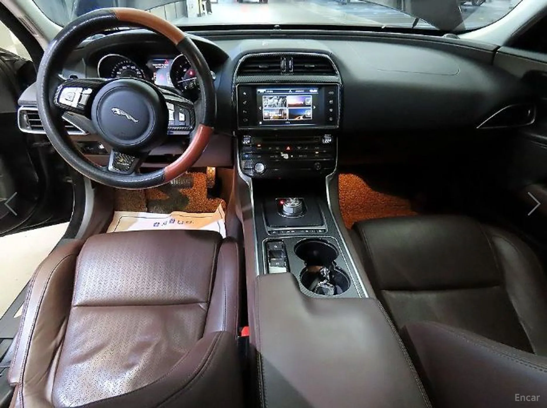 Jaguar XE превью 10