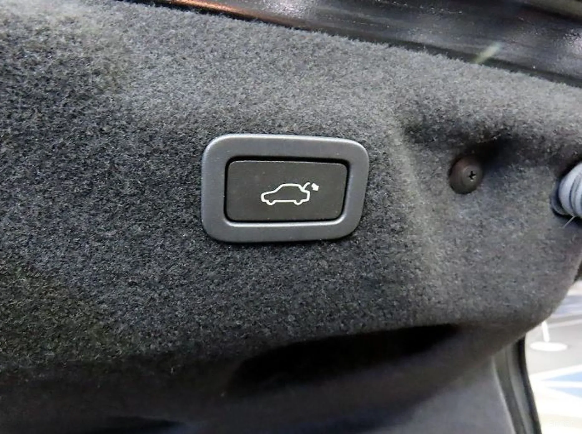 Jaguar XE превью 18