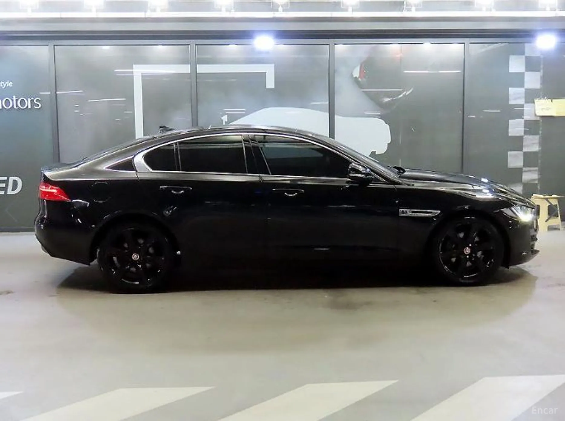 Jaguar XE превью 3