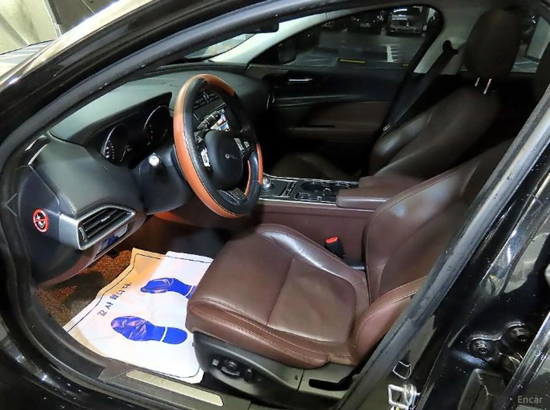 Jaguar XE превью 6