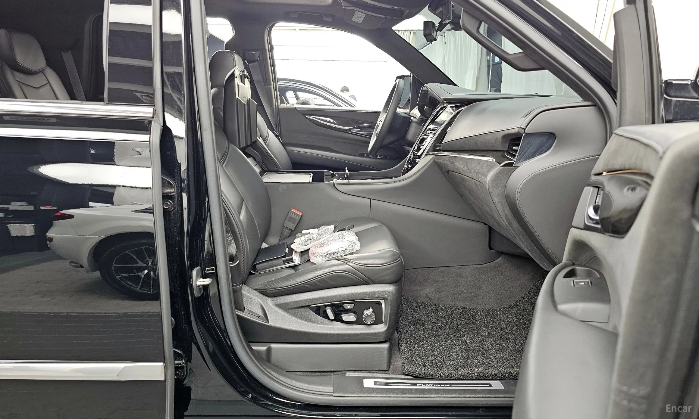 Cadillac Escalade превью 11