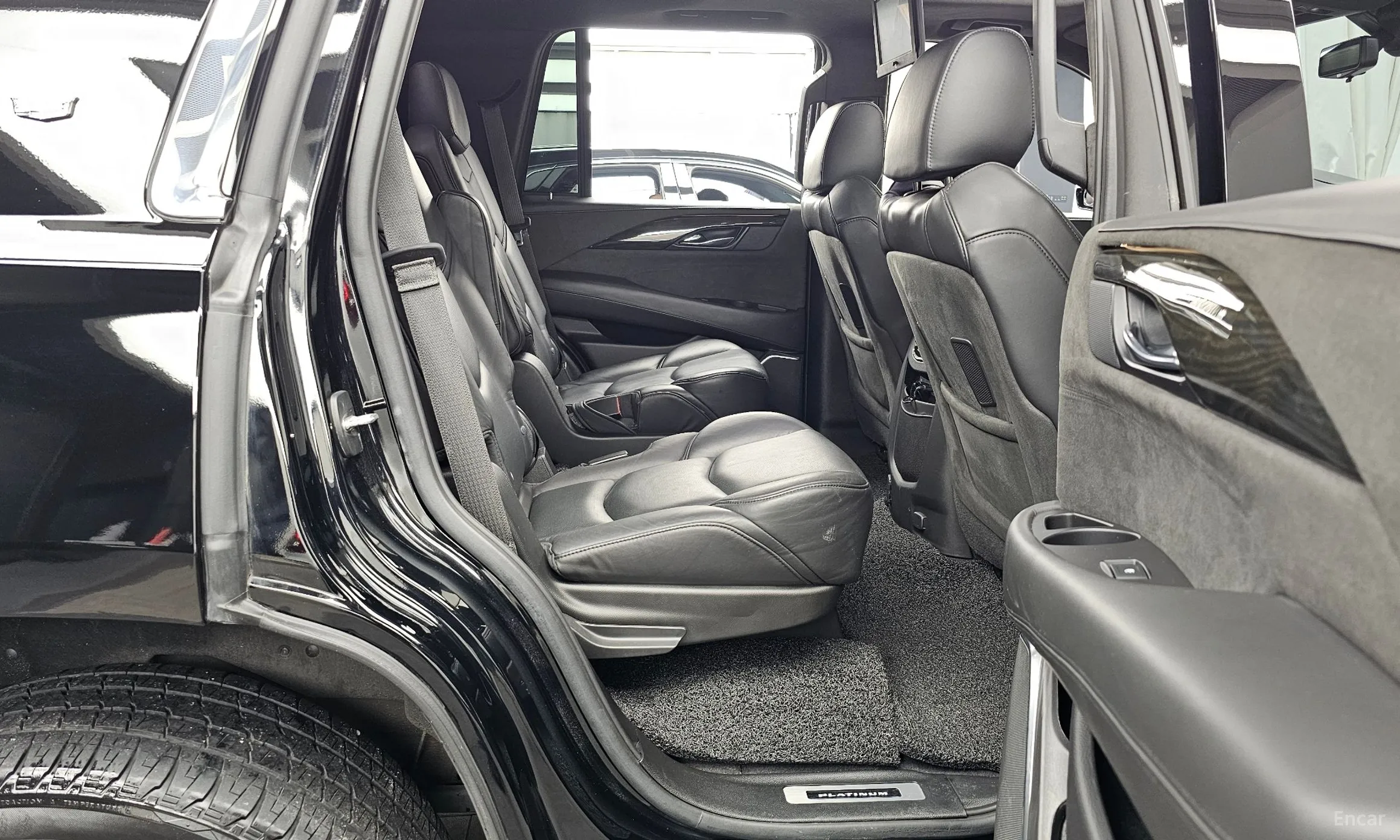 Cadillac Escalade превью 12