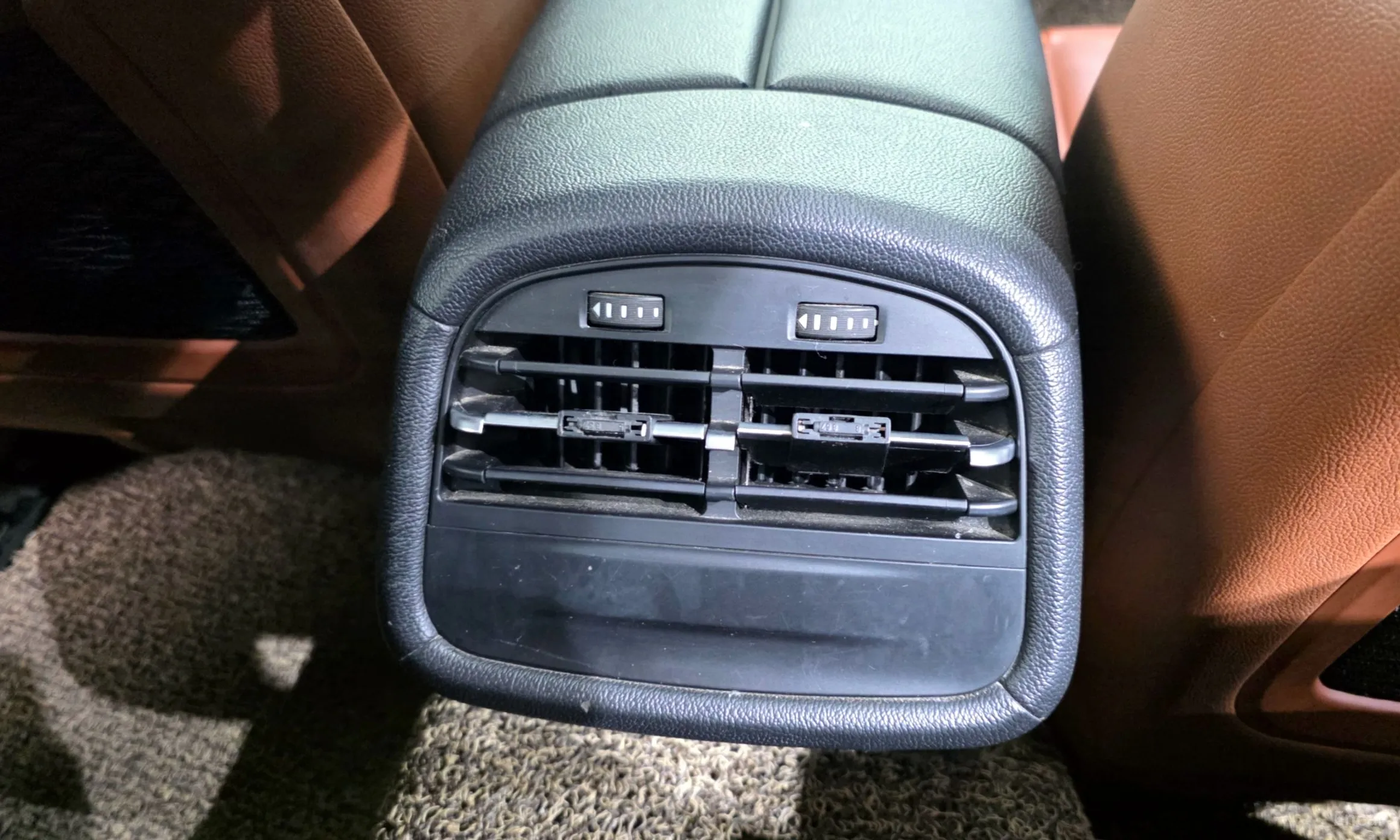 Maserati Ghibli превью 19