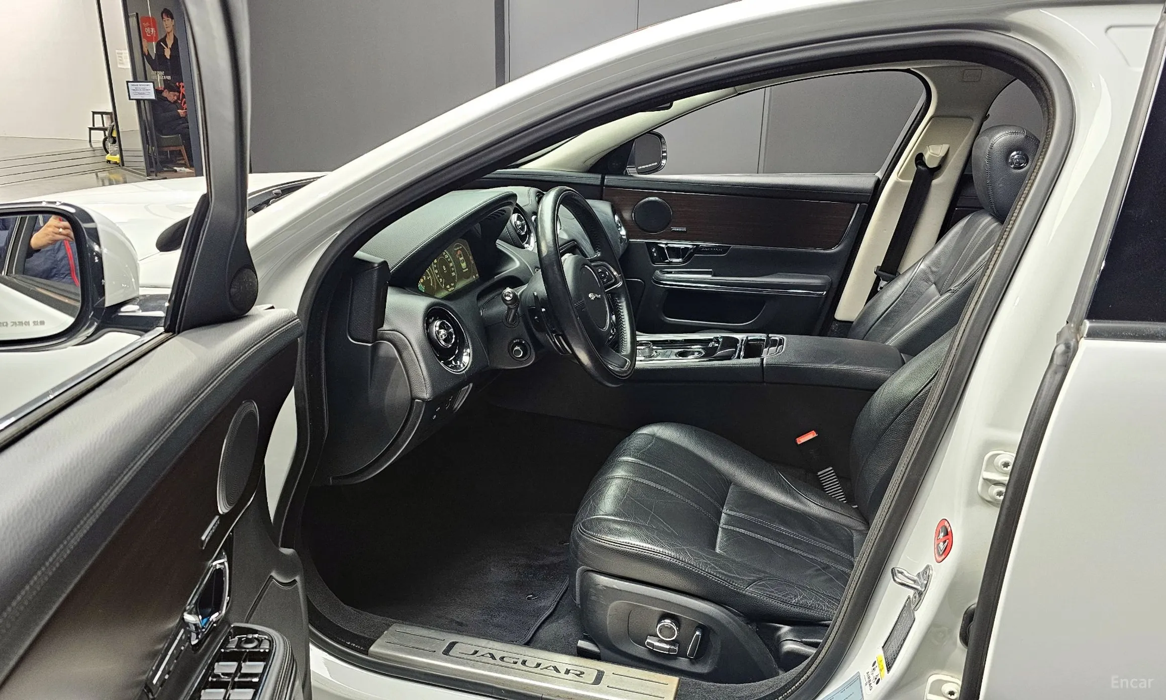 Jaguar All New XJ превью 10