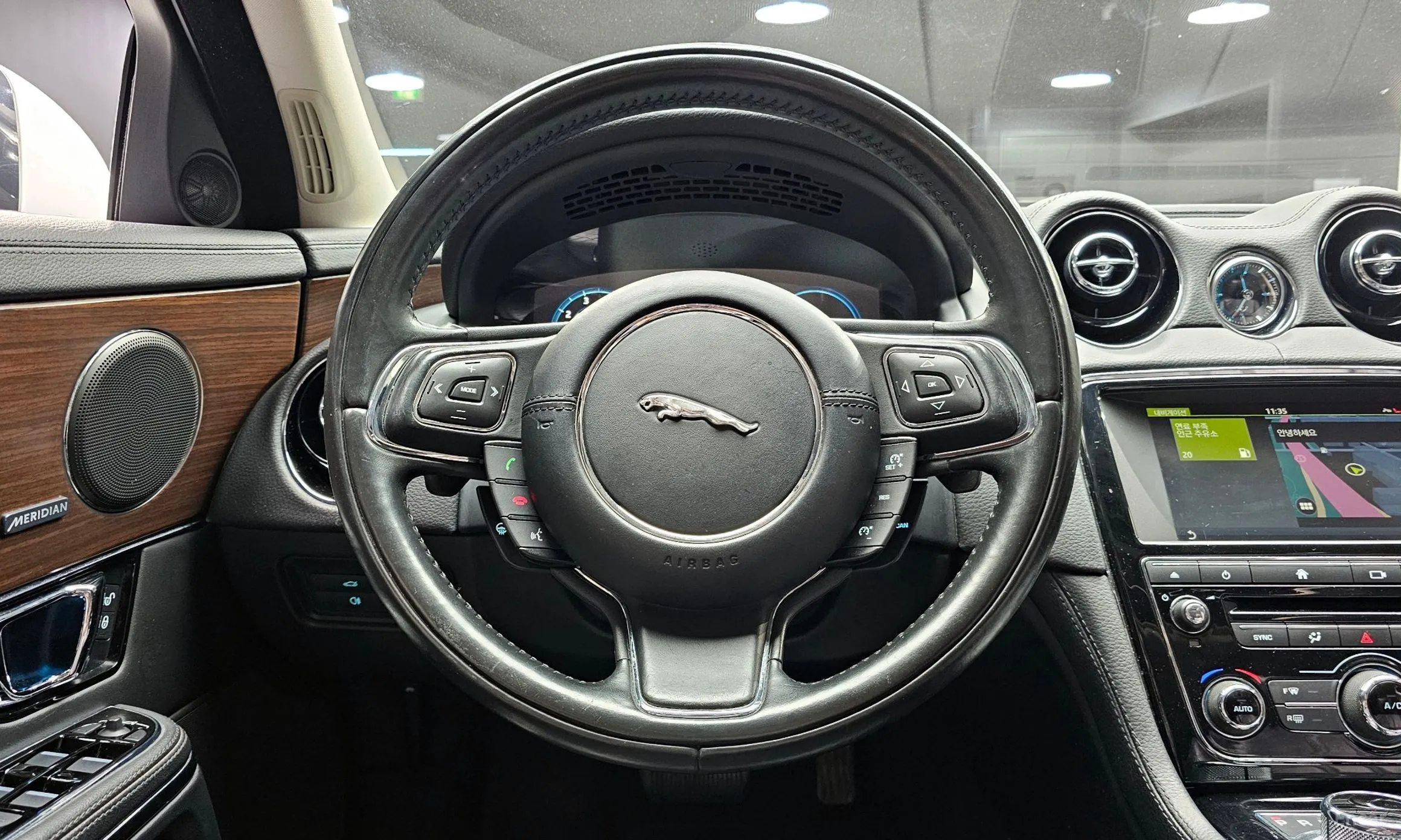 Jaguar All New XJ превью 13