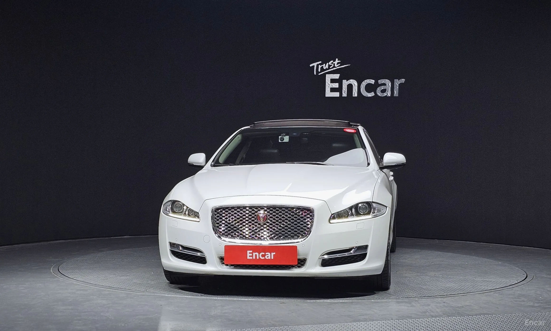 Jaguar All New XJ превью 3