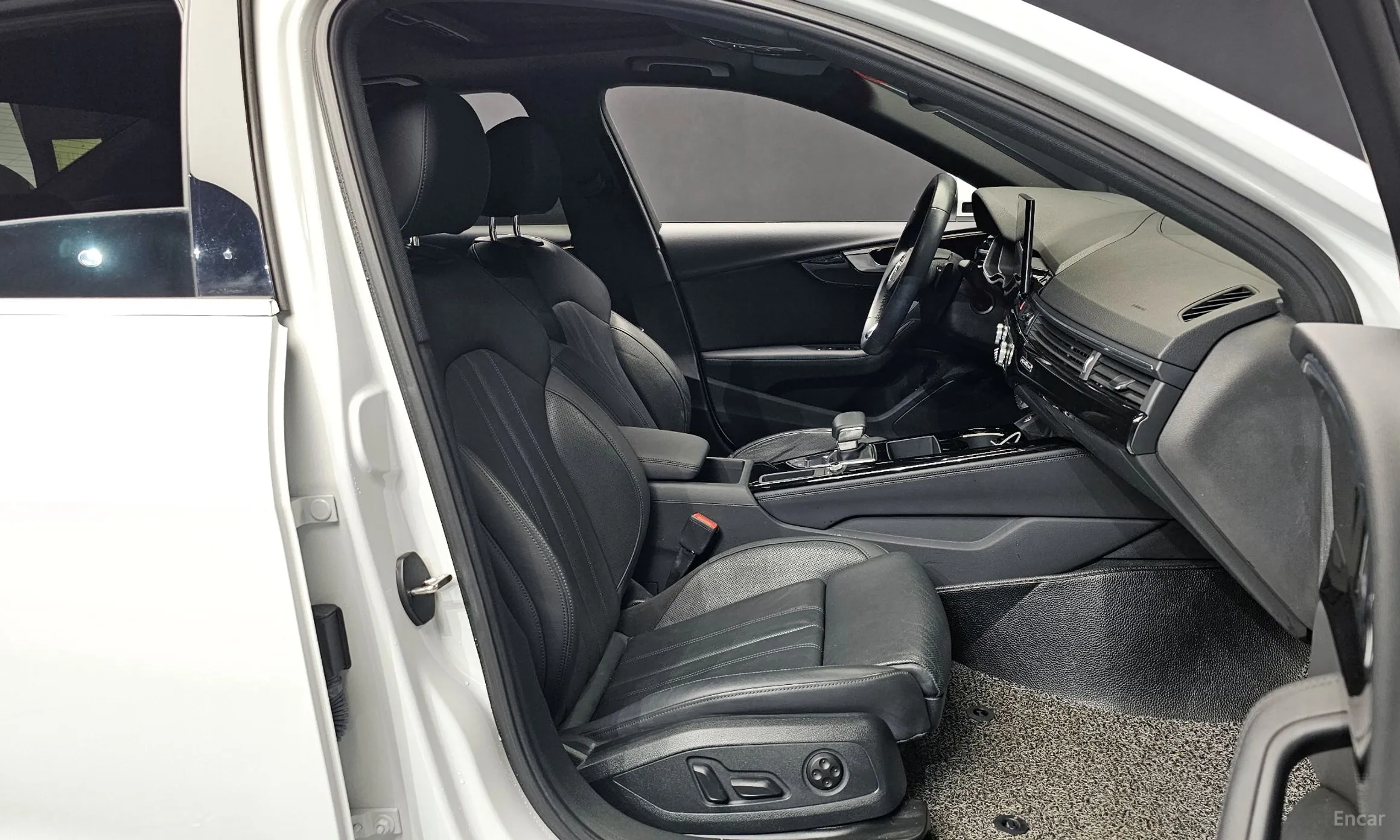 Audi A4 (B9) превью 10