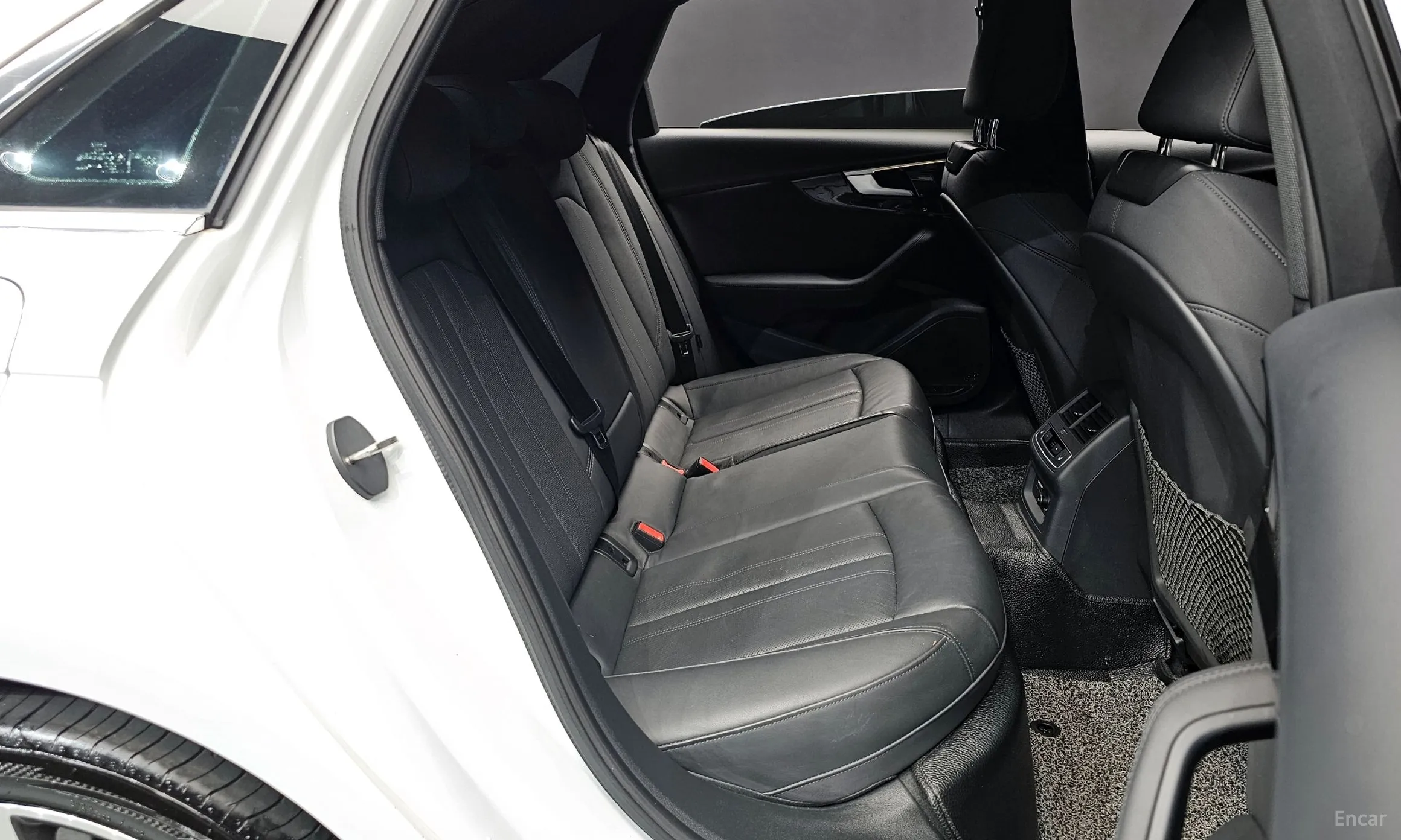Audi A4 (B9) превью 12